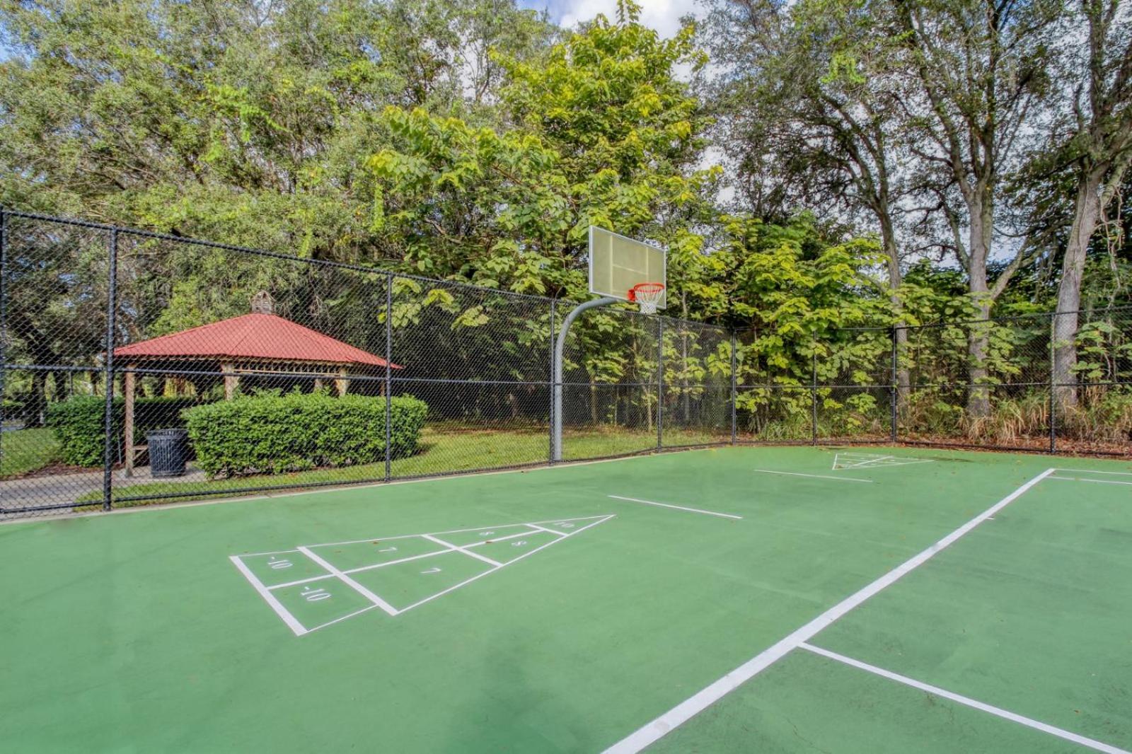 Esmerald Island Oasis: Your Perfect Getaway Near *