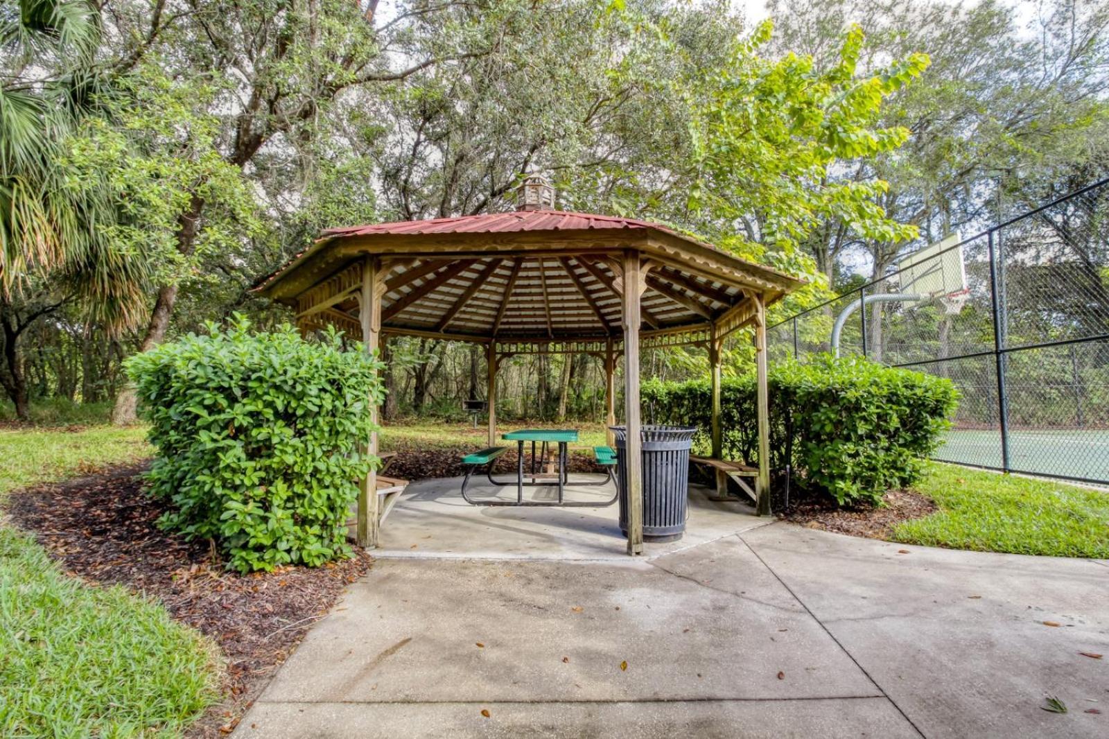 Esmerald Island Oasis: Your Perfect Getaway Near
