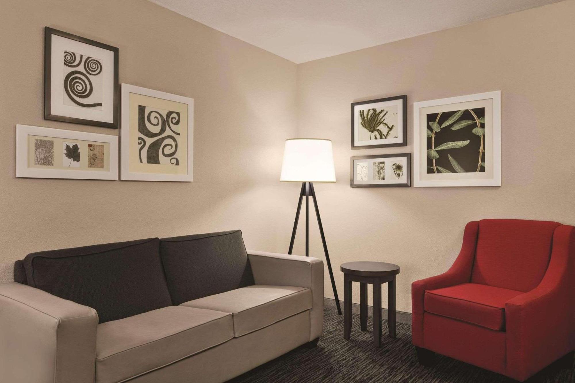 Hotel Country & By Radisson, Tampa-brandon, Fl