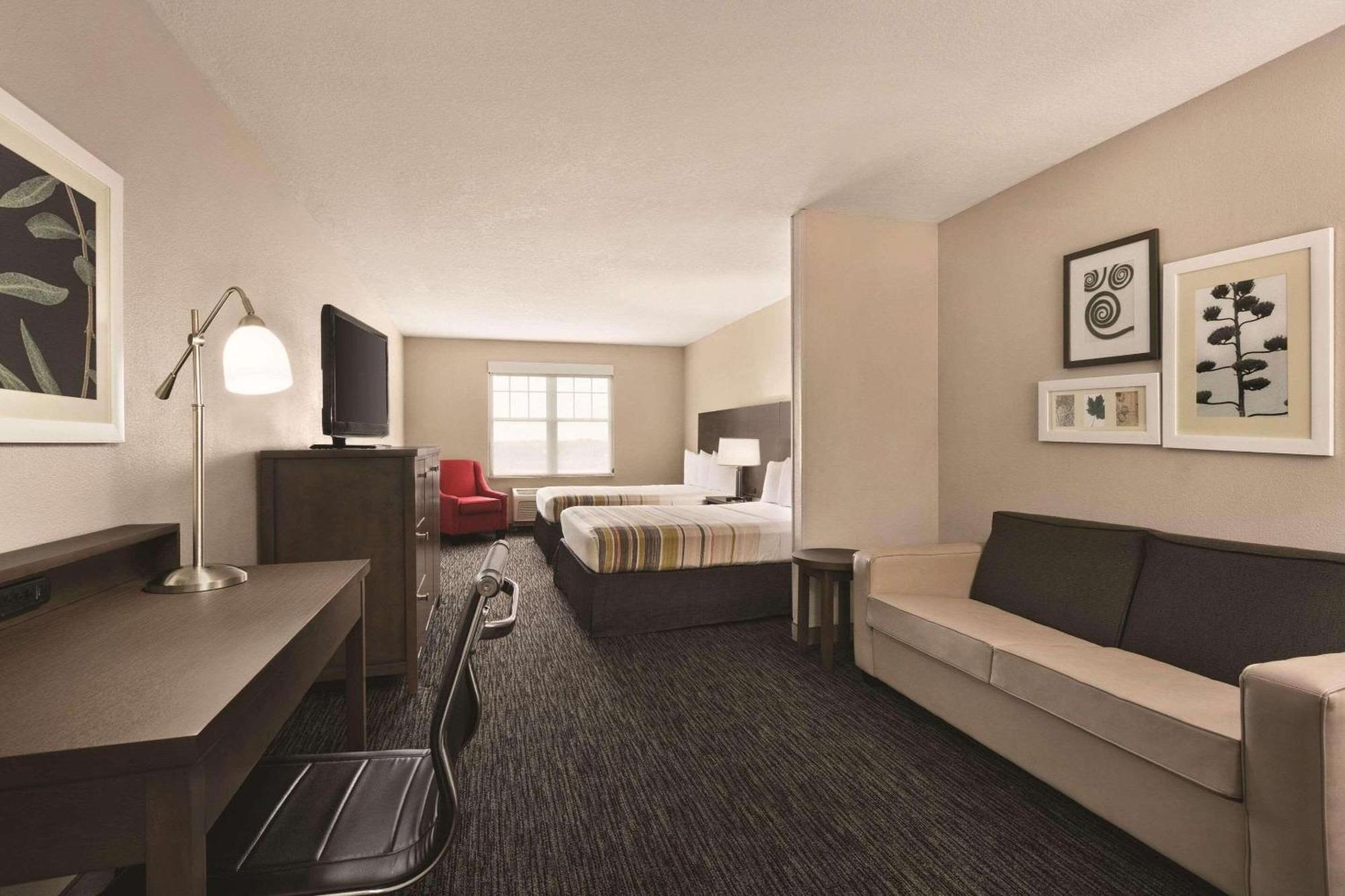 Hotel Country & By Radisson, Tampa-brandon, Fl