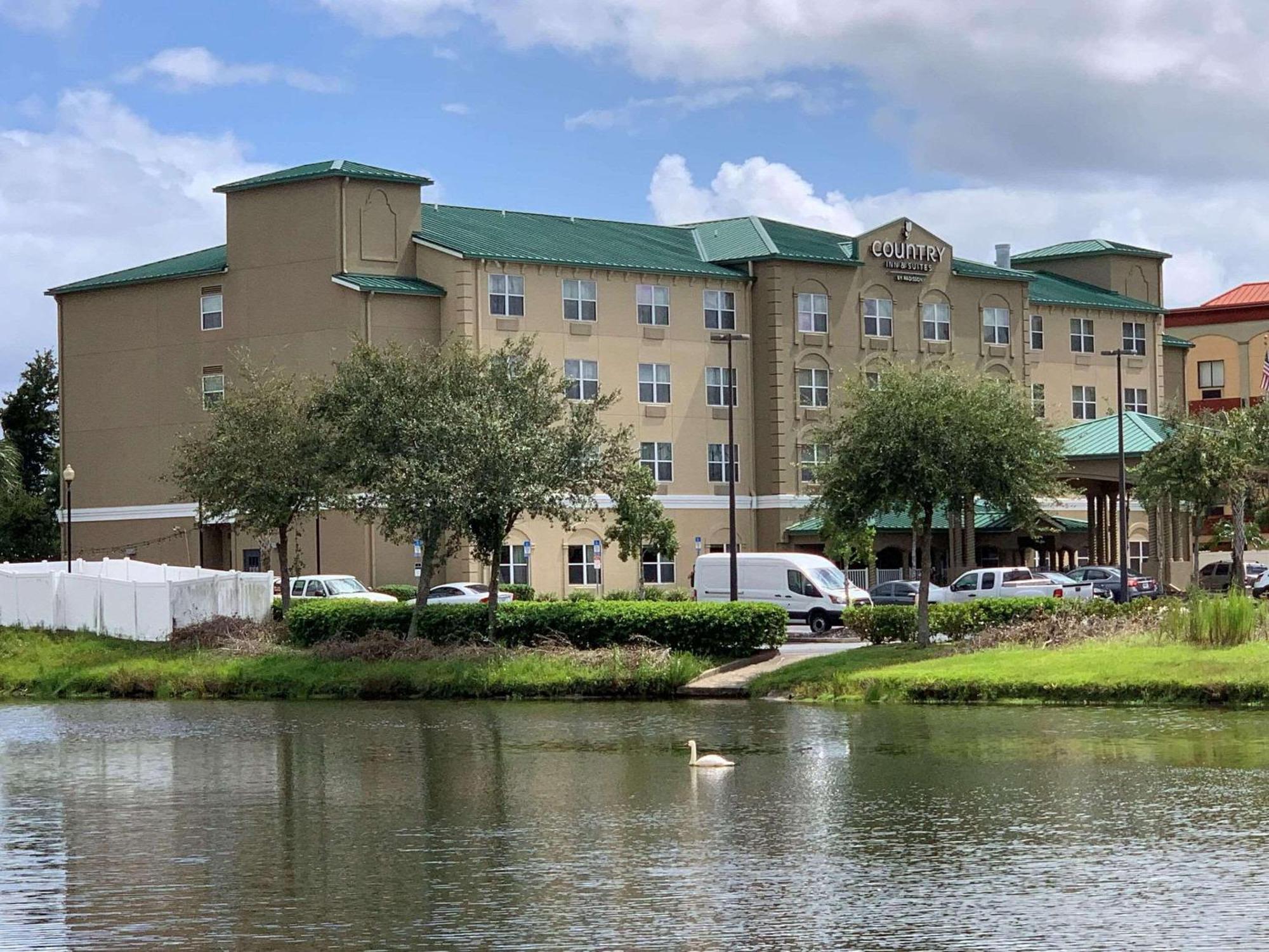 Country & By Radisson, West, Fl