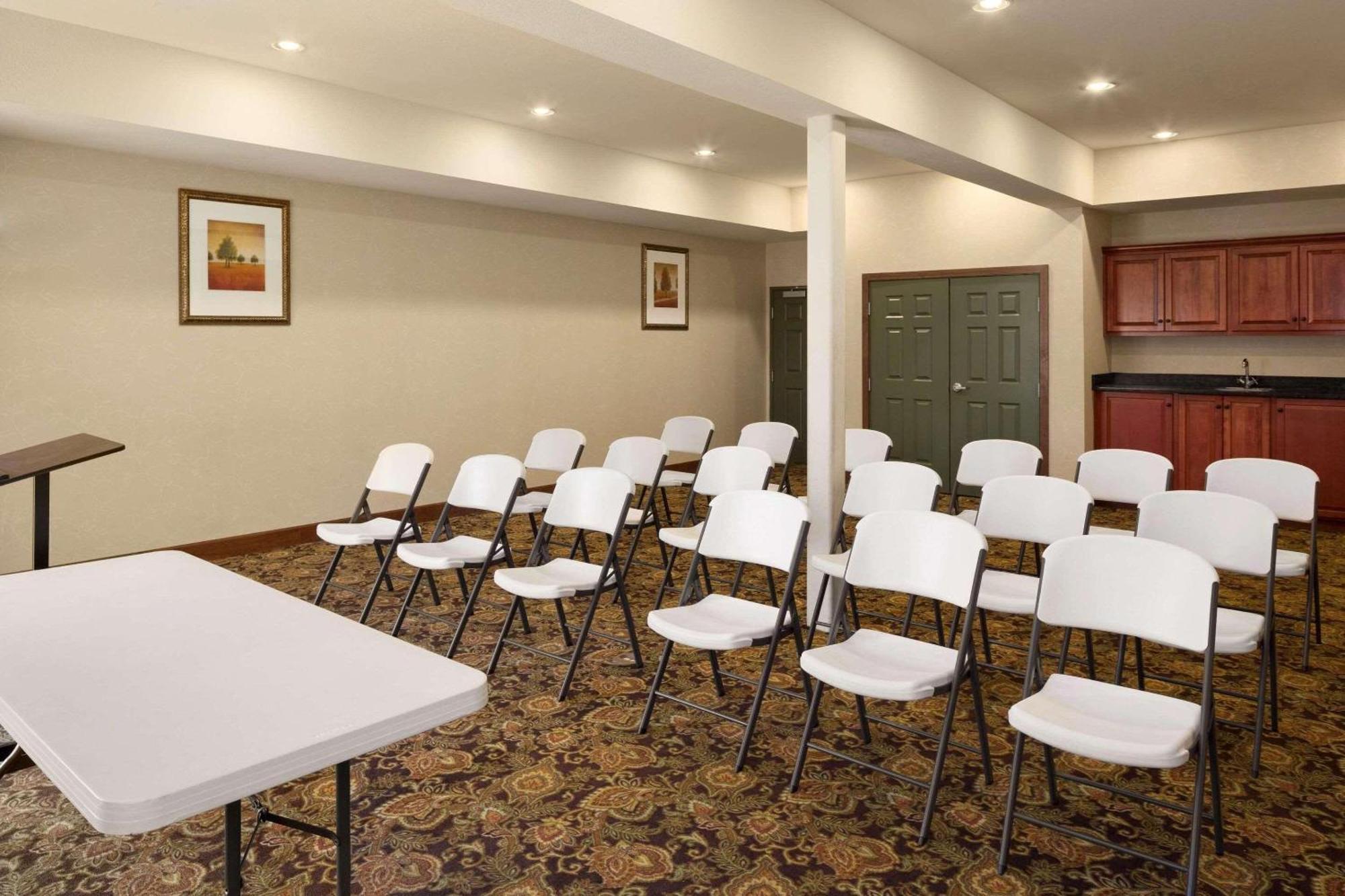 Country & By Radisson, Crestview, Fl Hotel
