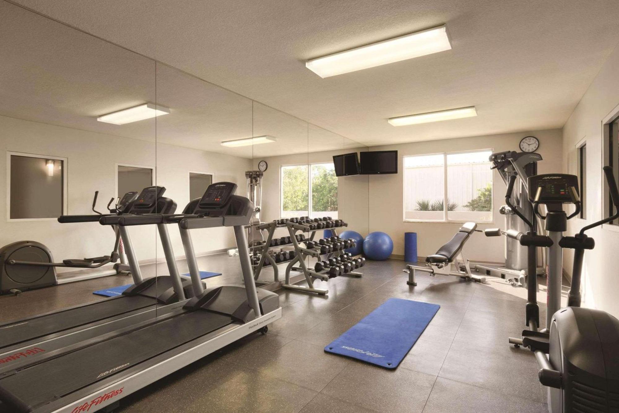 Country & By Radisson, St Petersburg - Clearwater, Fl Hotel