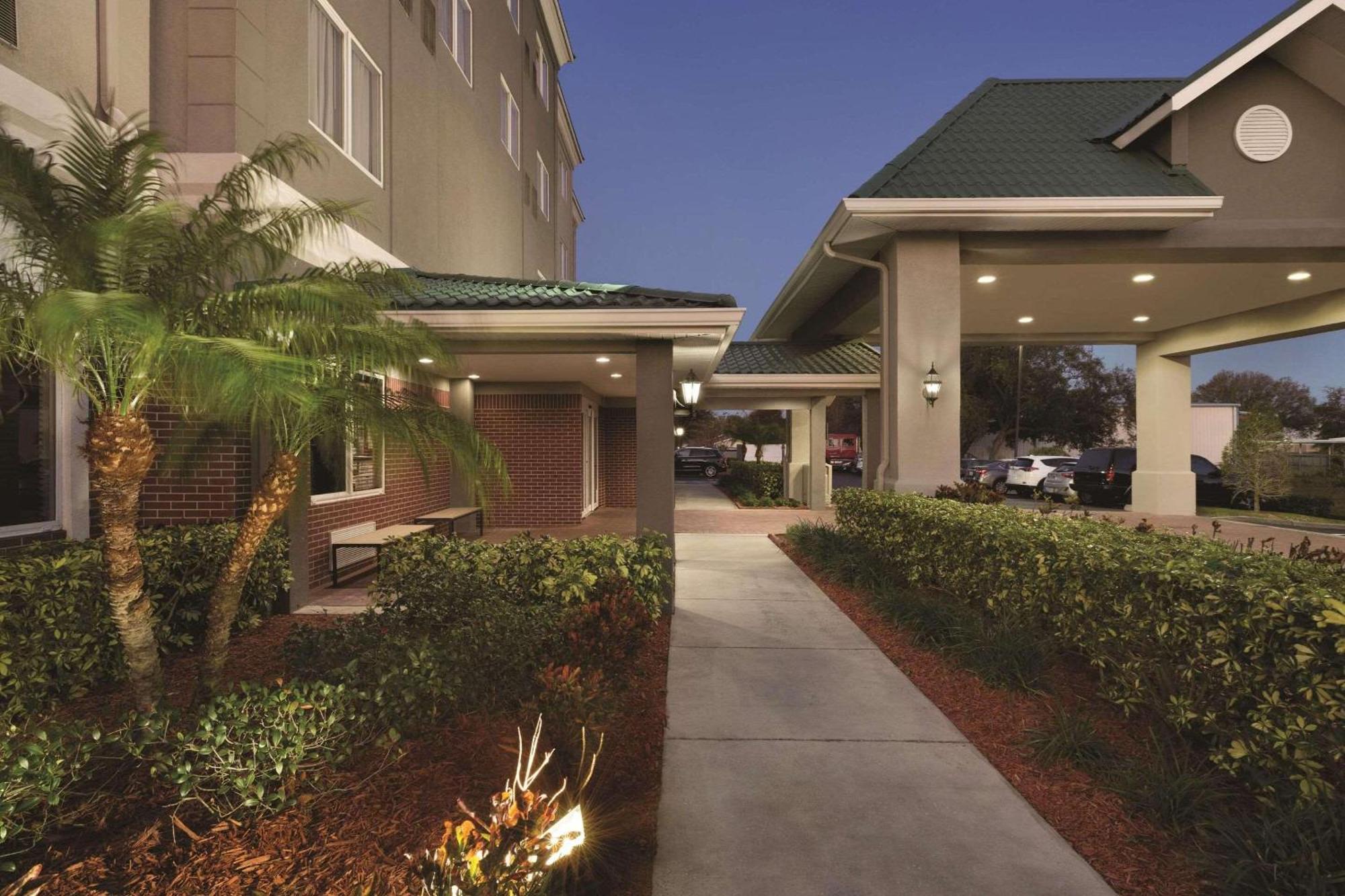 Hotel Country & By Radisson, St Petersburg - Clearwater, Fl