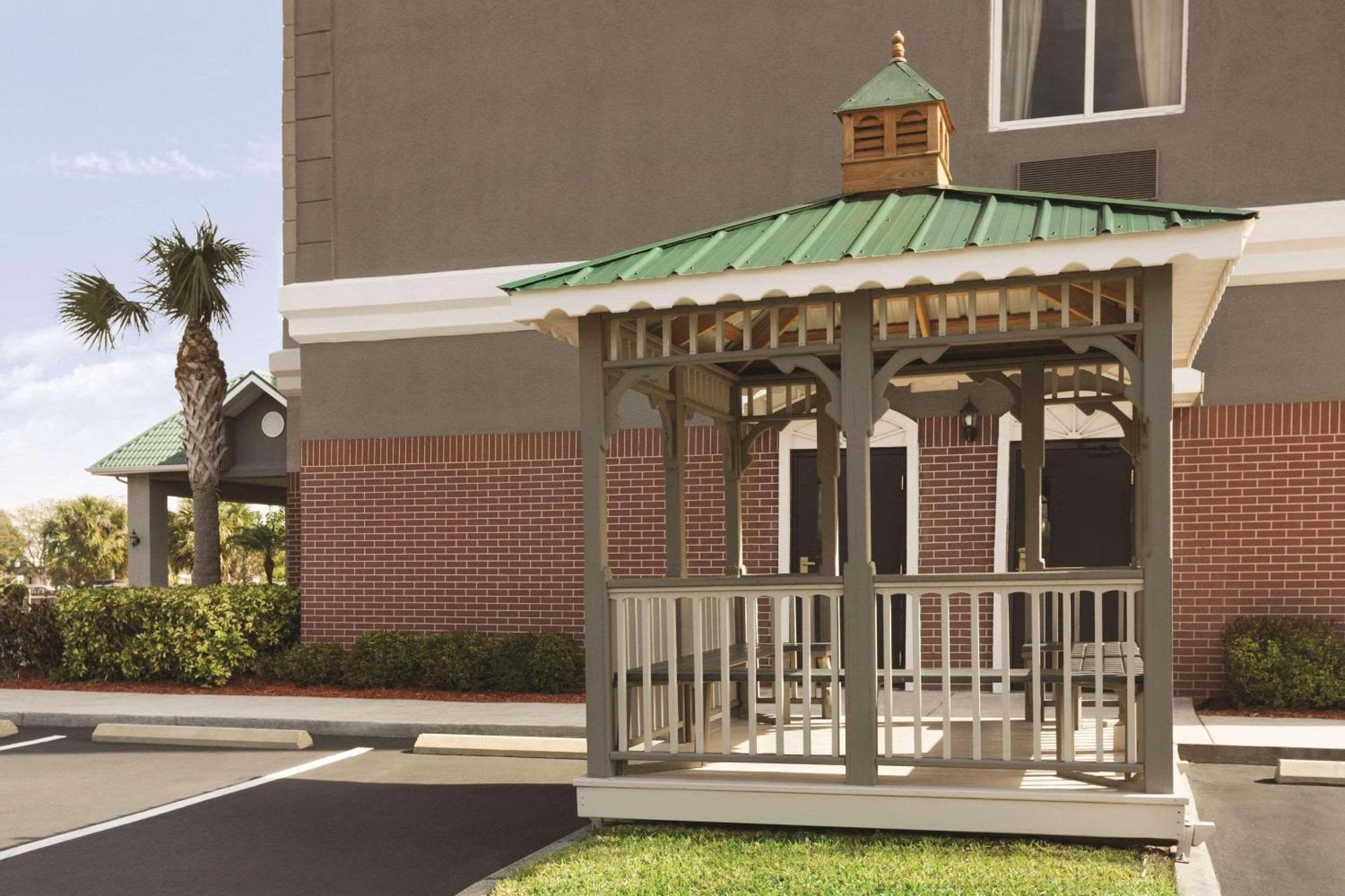 Country & By Radisson, St Petersburg - Clearwater, Fl Pinellas Park