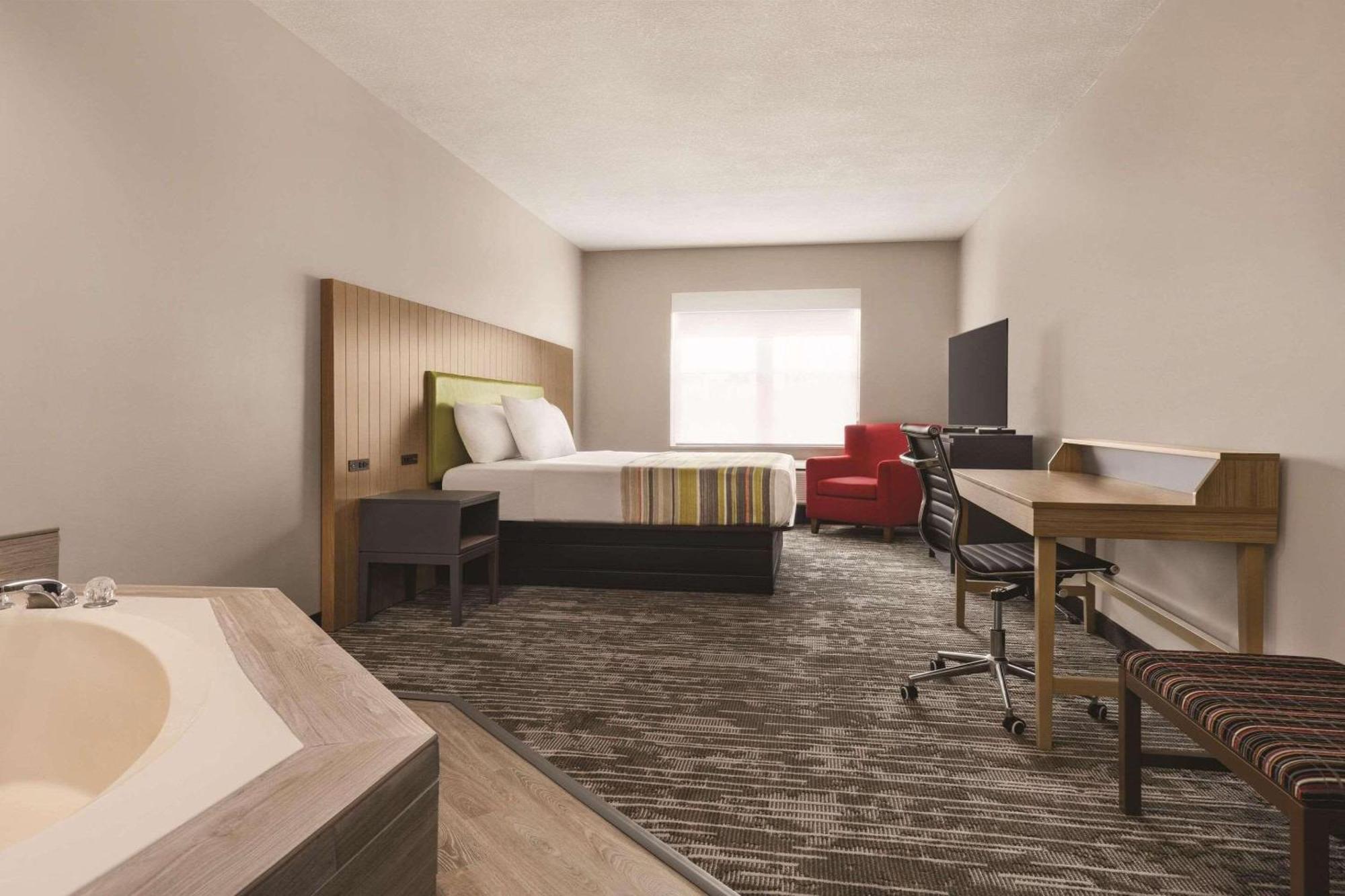 Country & By Radisson, City, Fl 2*
