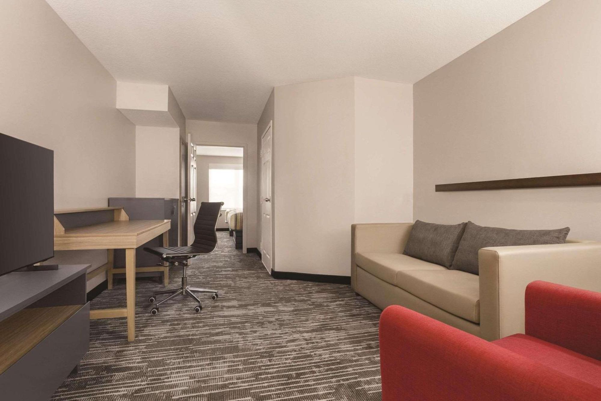 Hotel Country & By Radisson, City, Fl