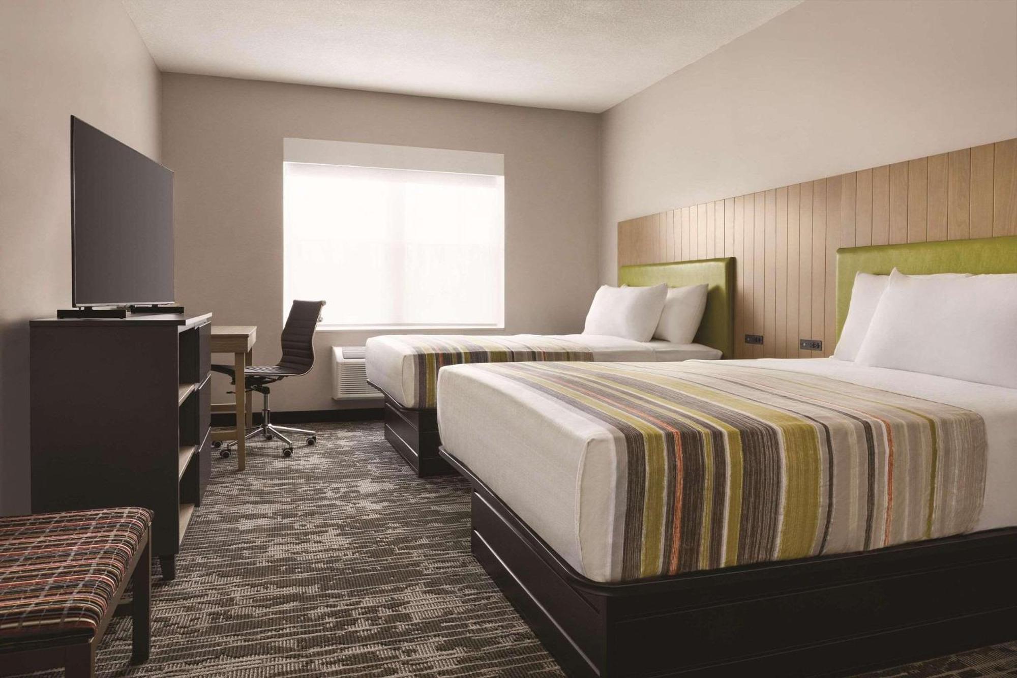 Country & By Radisson, City, Fl 2*