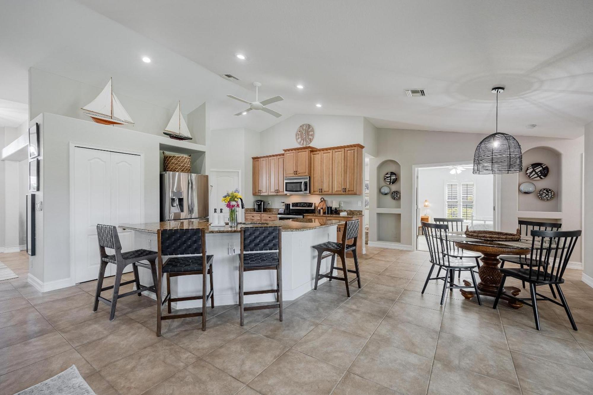 Lakeview!, Heated Pool And -villa Lakeside Escape - Roelens Vacations Holiday home Cape Coral