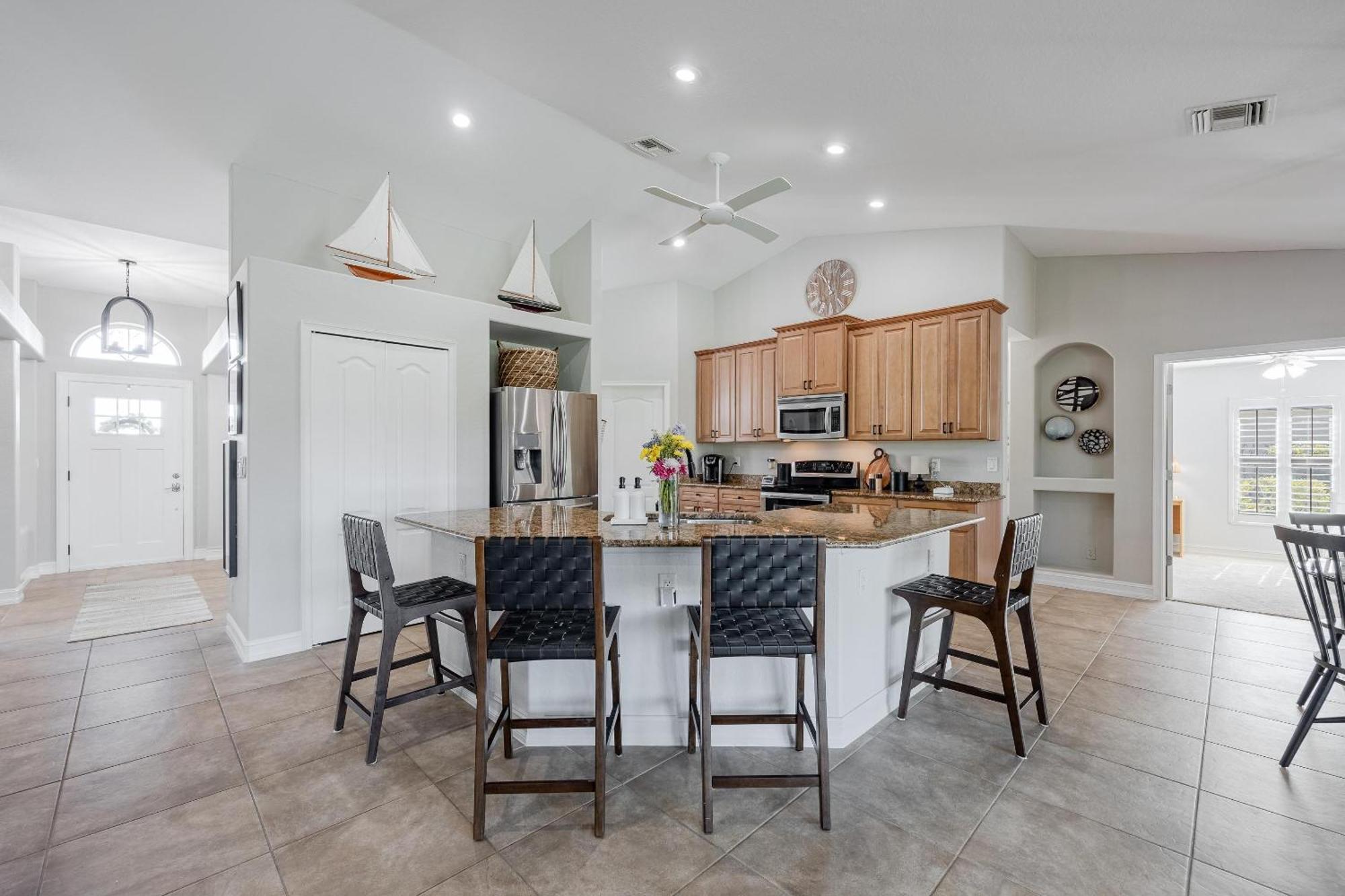 Lakeview!, Heated Pool And -villa Lakeside Escape - Roelens Vacations