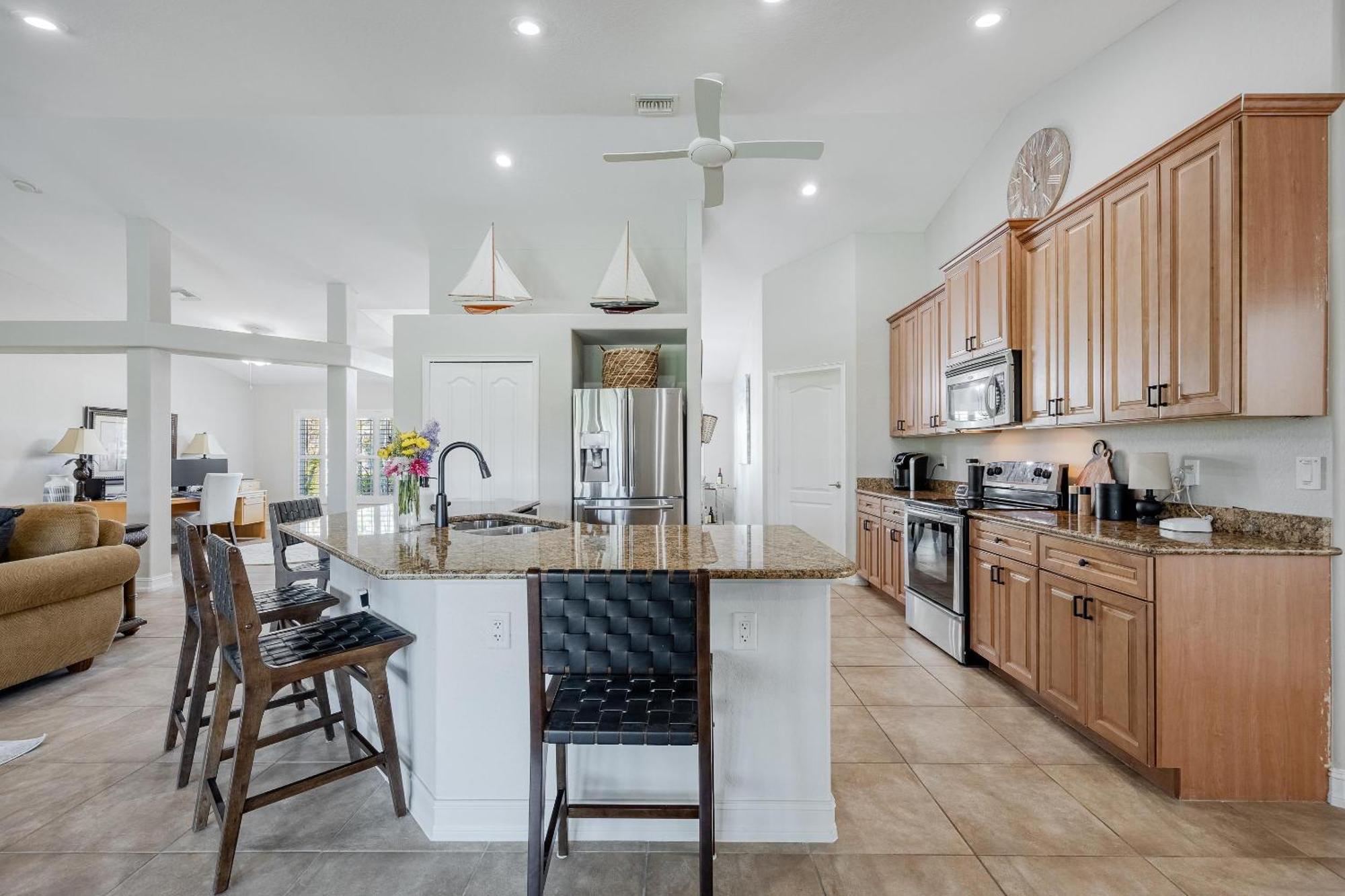 Lakeview!, Heated Pool And -villa Lakeside Escape - Roelens Vacations