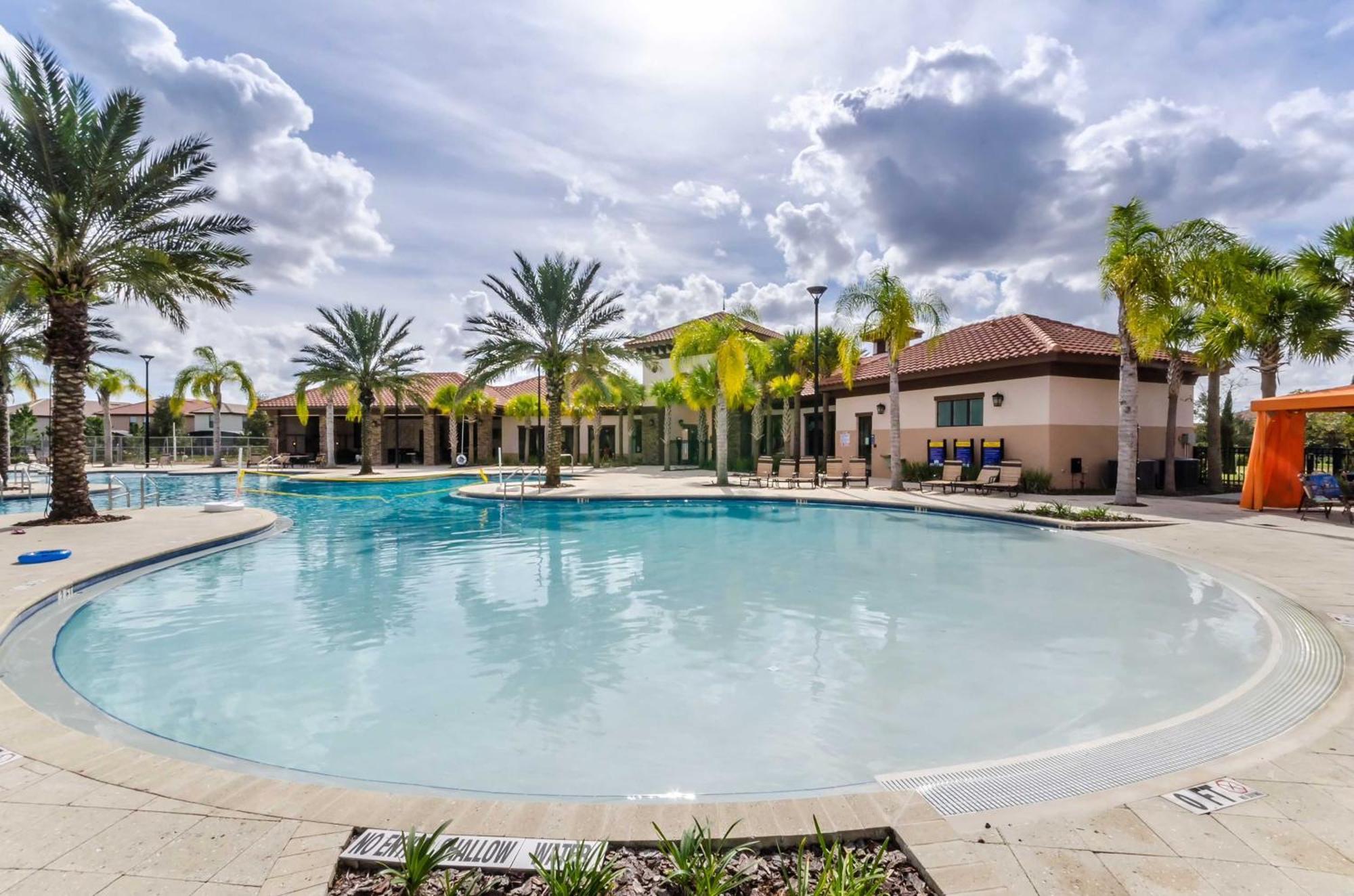 Oasis With Pool And Game 11 Mi To Disney! Holiday home *