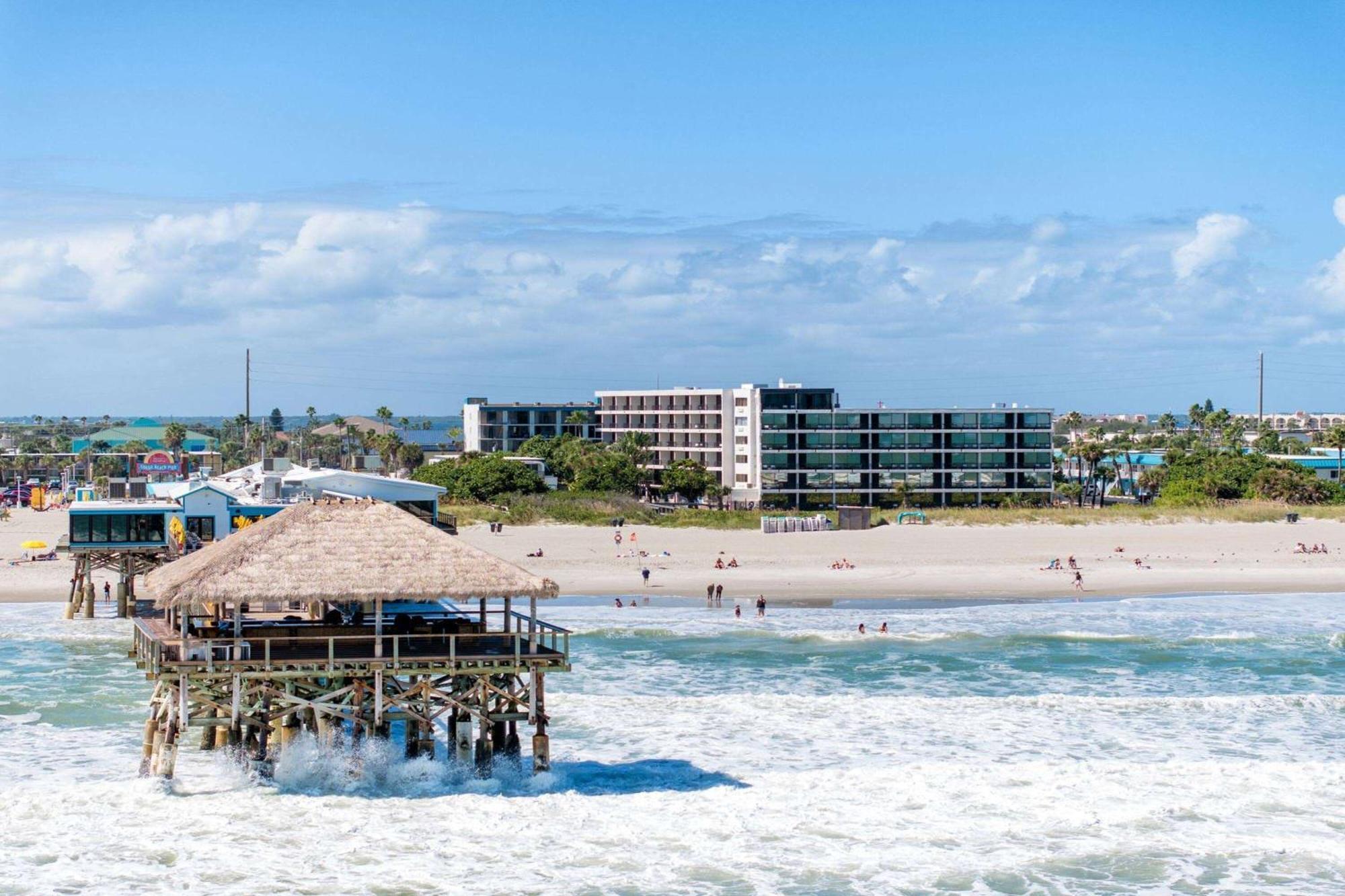 La Quinta By Wyndham Cocoa Oceanfront Hotel 3*