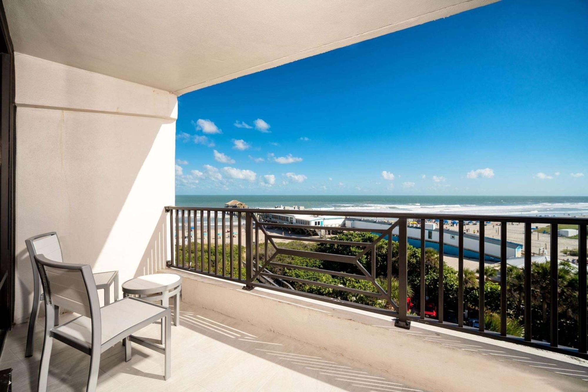 Hotel La Quinta By Wyndham Cocoa Oceanfront 3*