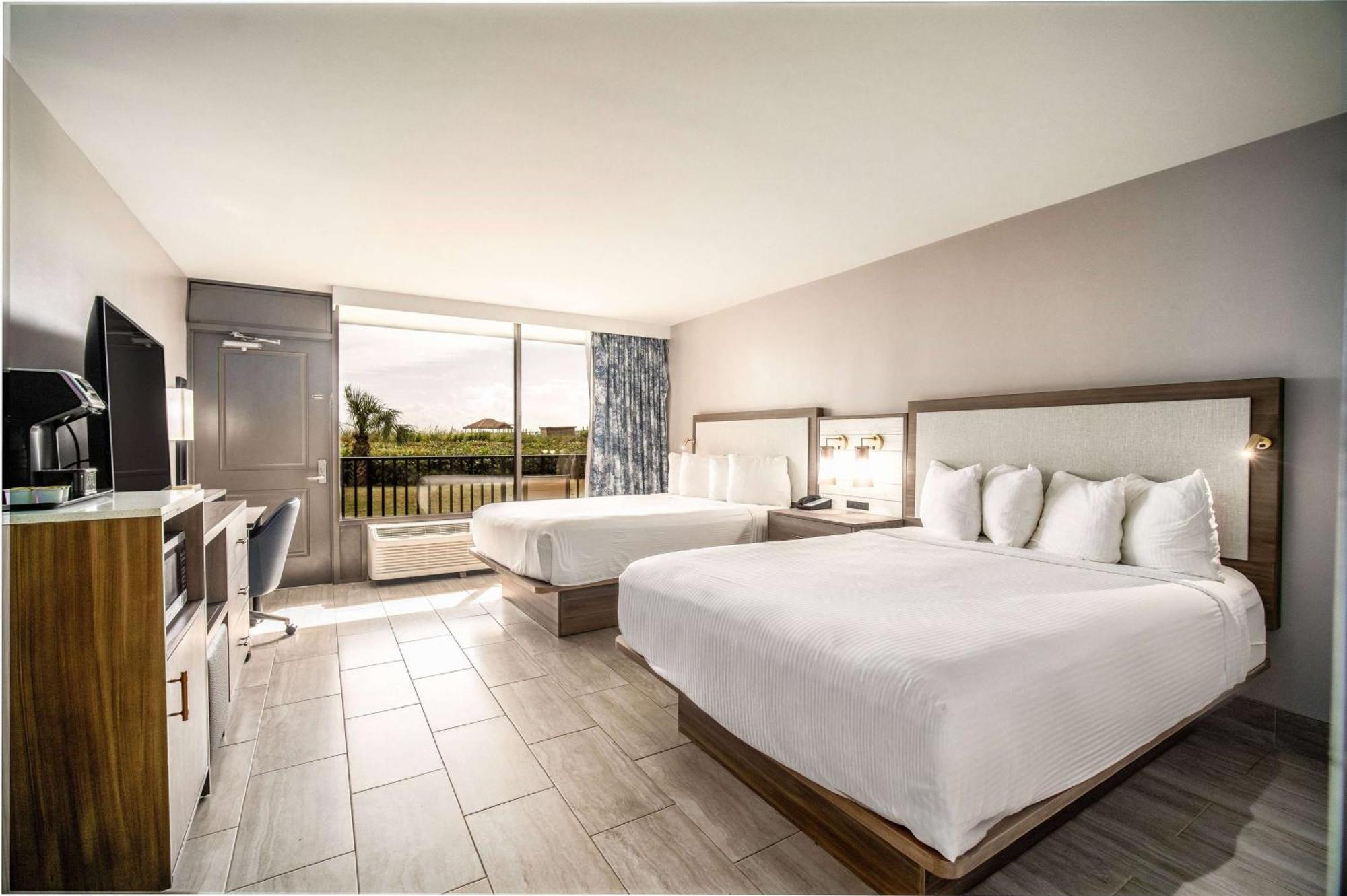 La Quinta By Wyndham Cocoa Oceanfront 3*