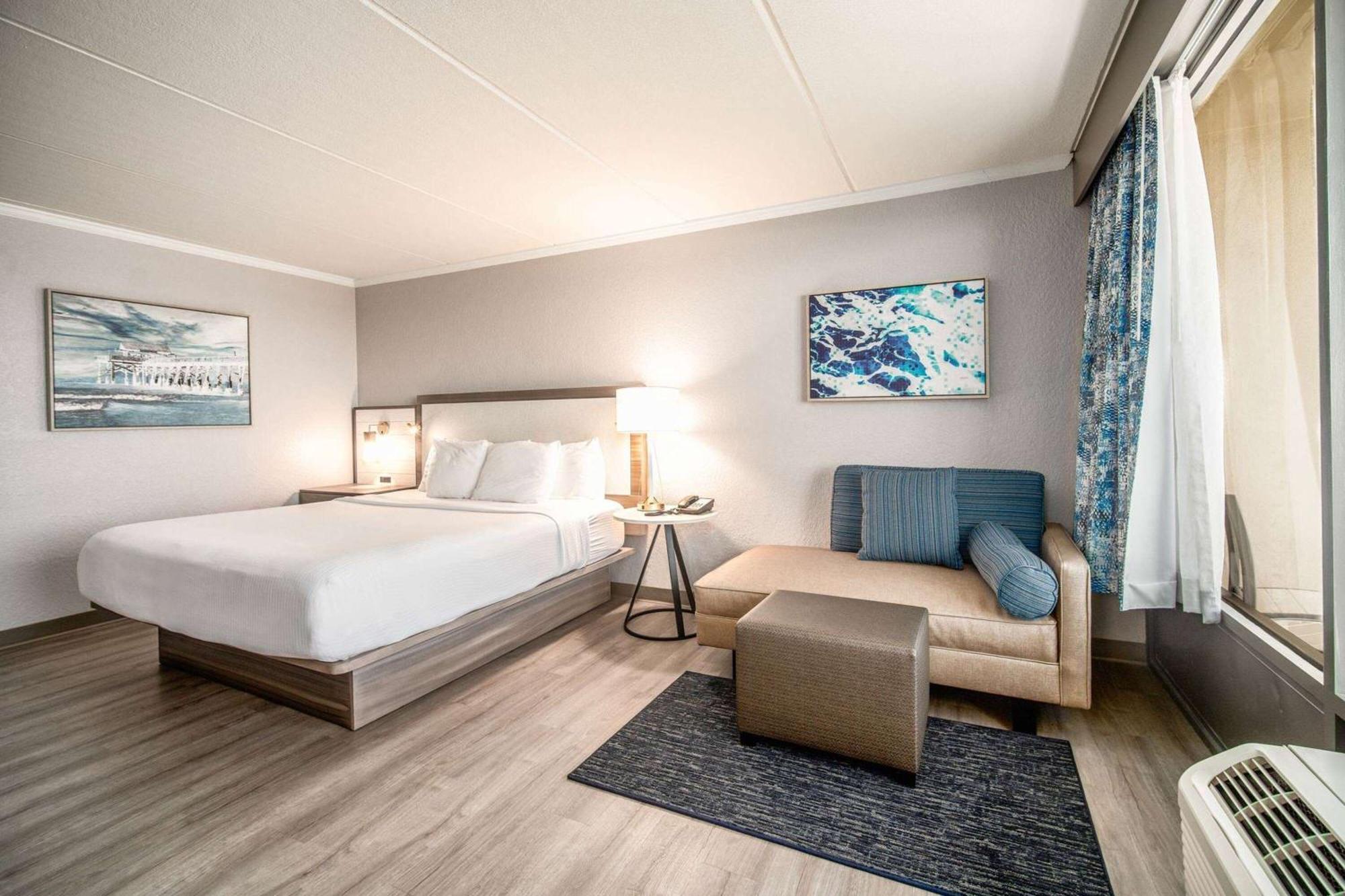 La Quinta By Wyndham Cocoa Oceanfront Hotel