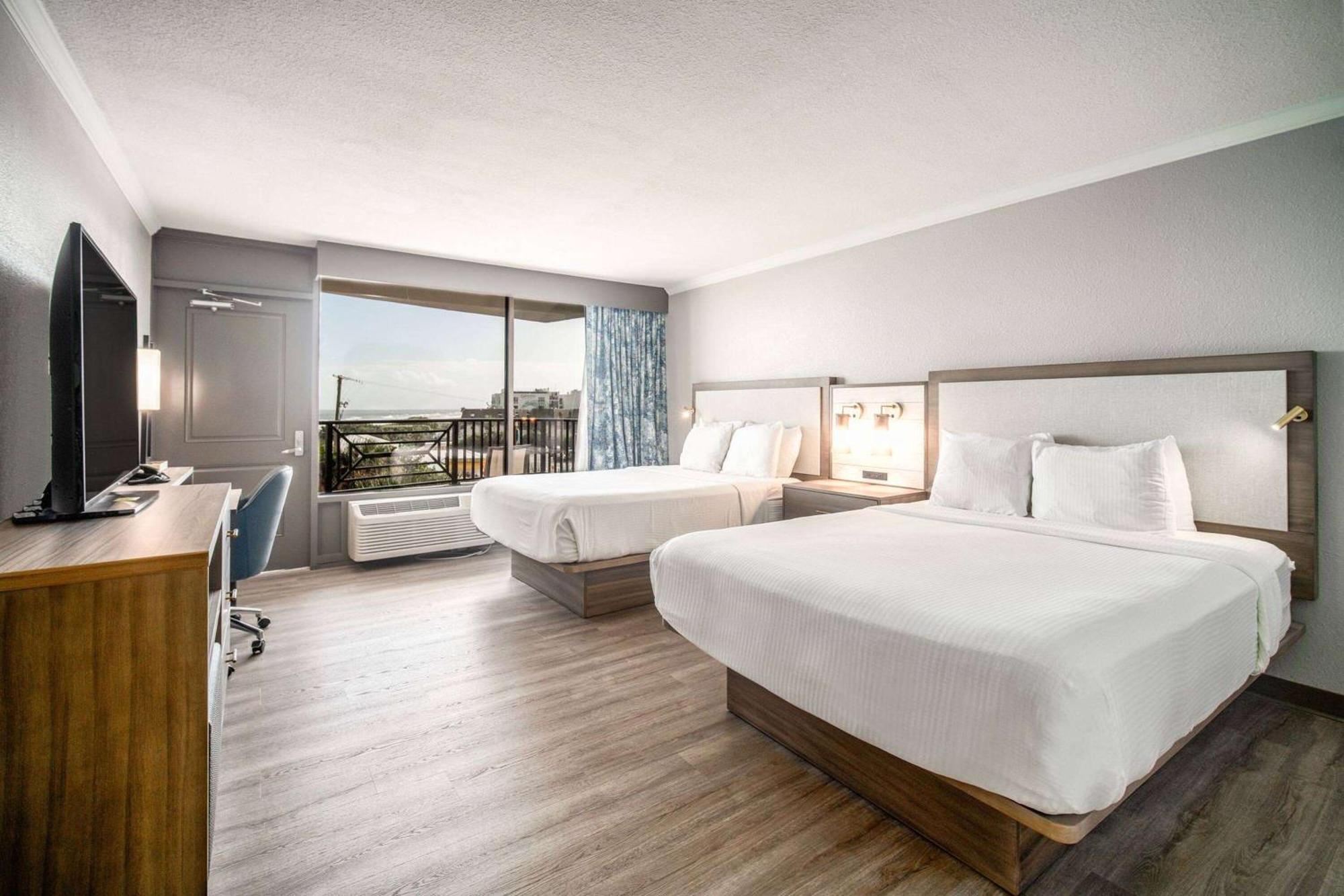 La Quinta By Wyndham Cocoa Oceanfront Hotel 3*