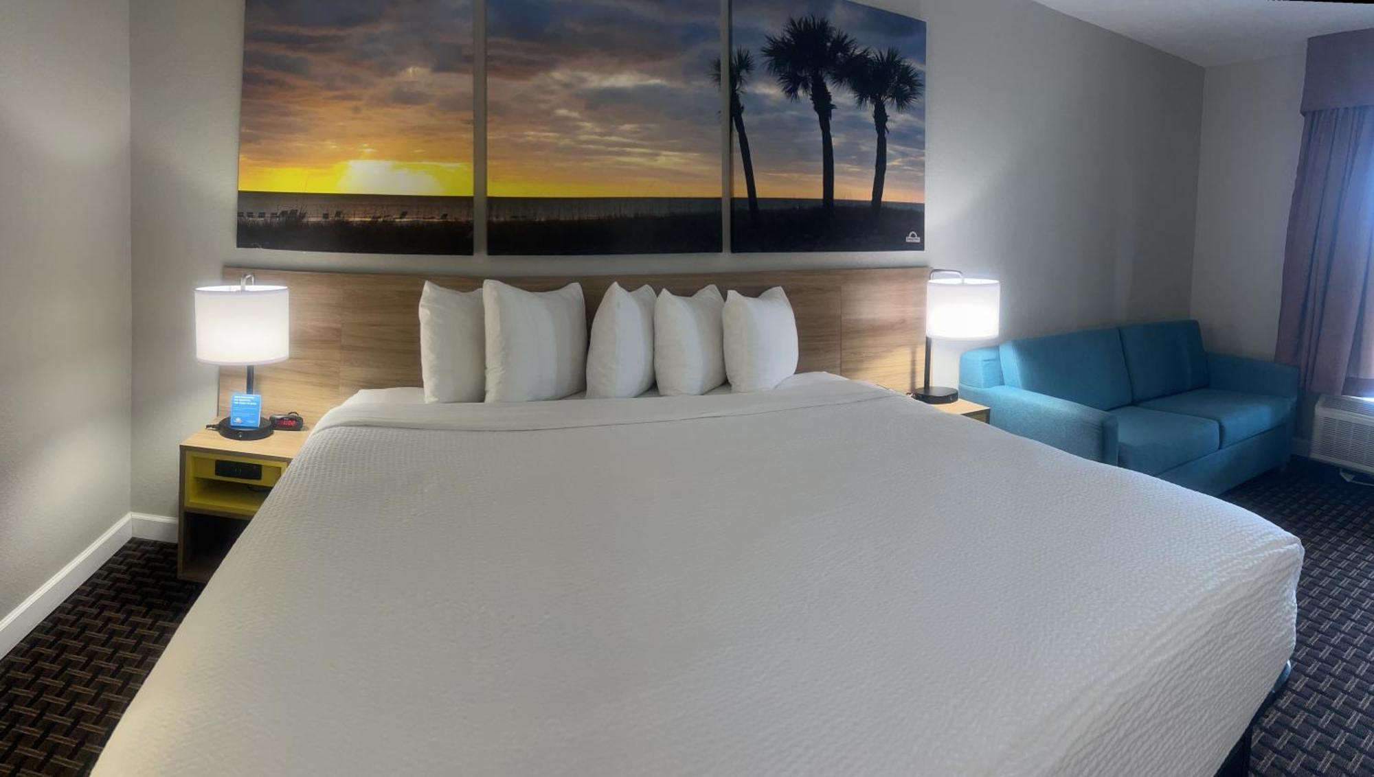 Days By Wyndham Town Center 3*