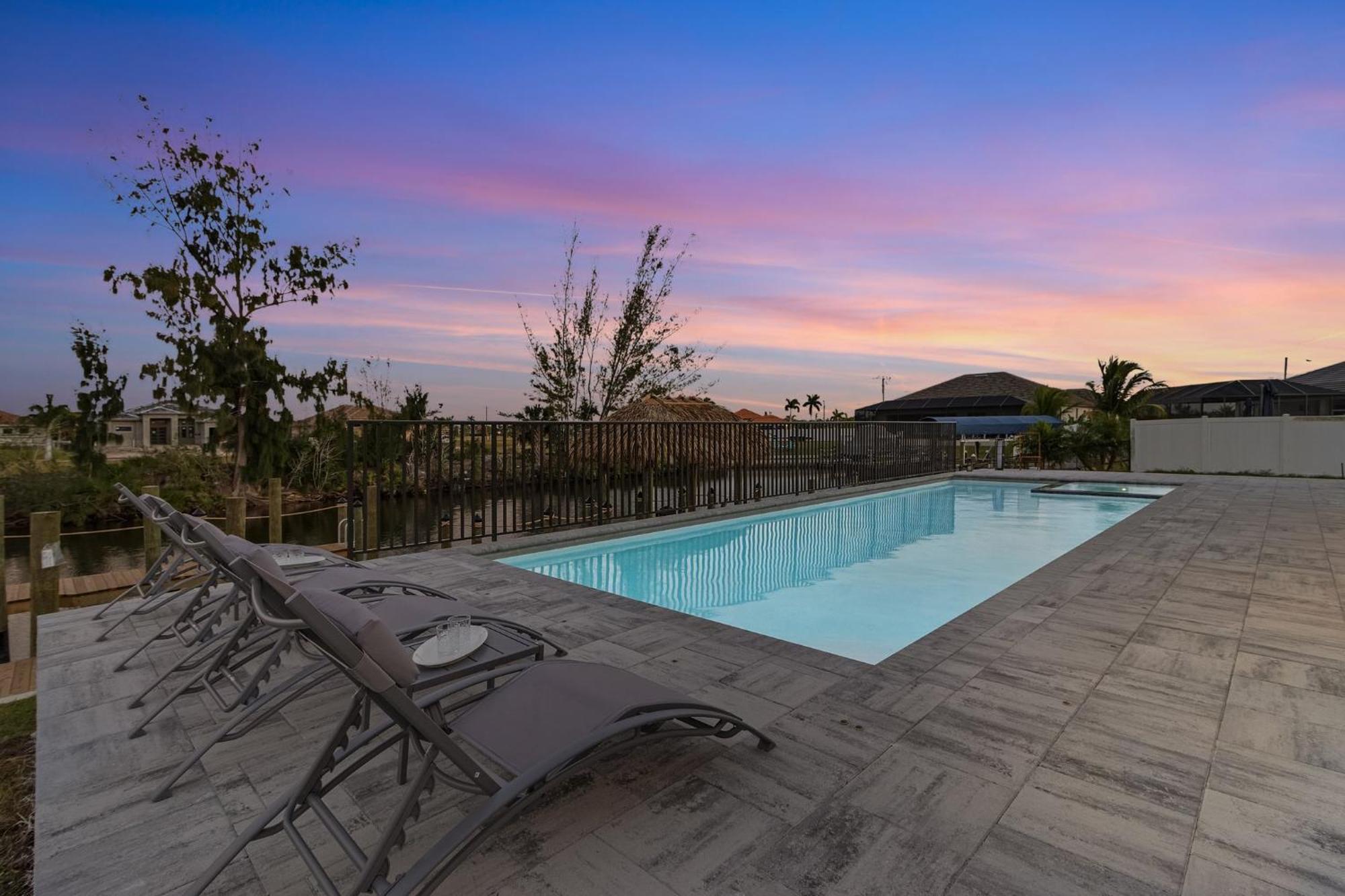 Impeccable Gulf Access, Dock W/tiki Bar, Outdoor Kitchen,and And And - Nautical Paradise