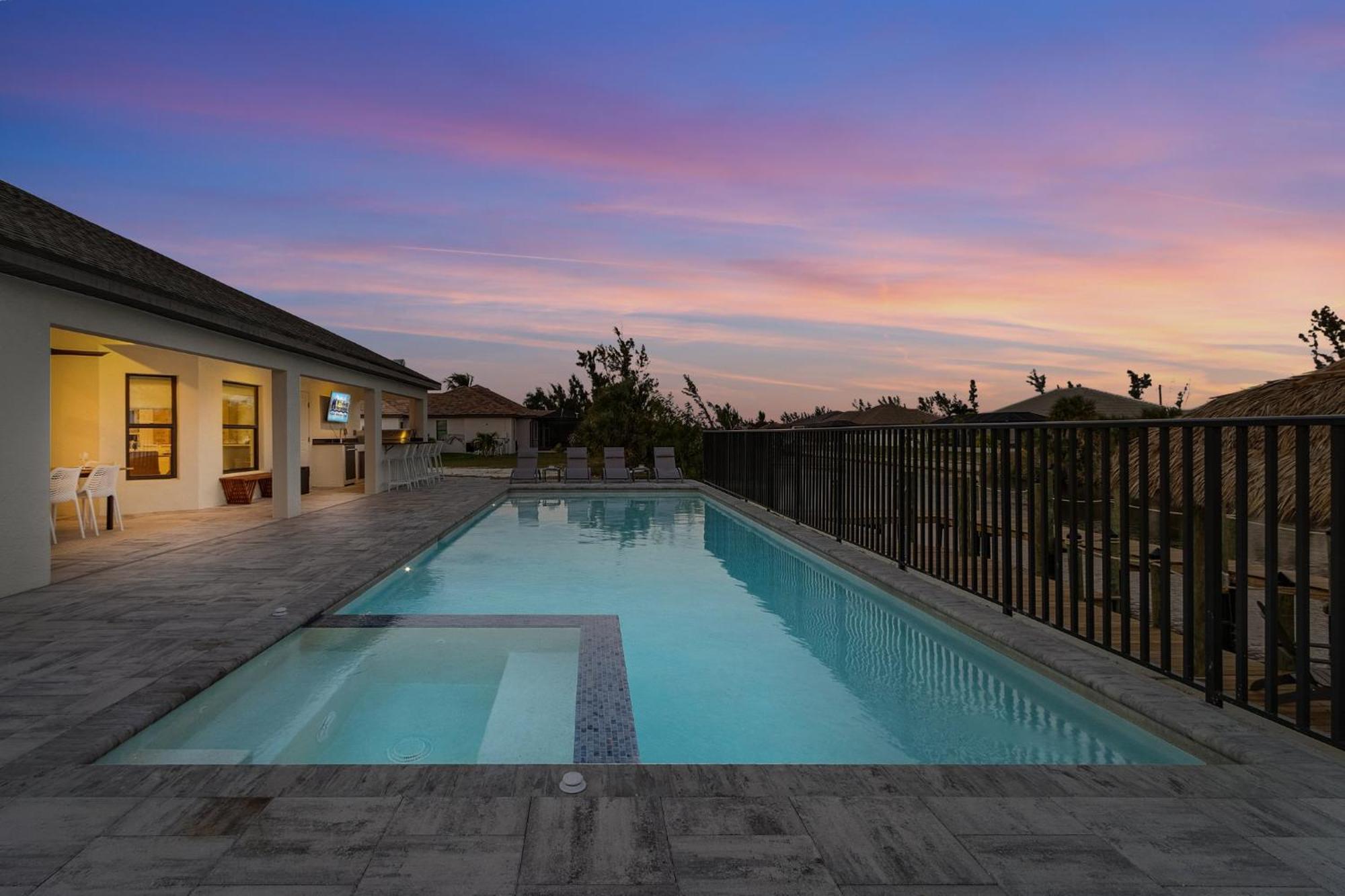 Holiday home Impeccable Gulf Access, Dock W/tiki Bar, Outdoor Kitchen,and And And - Nautical Paradise