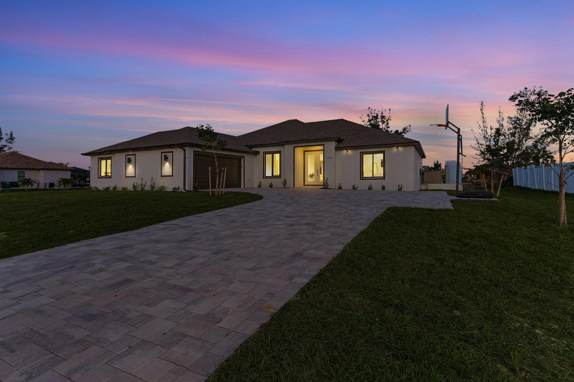 Impeccable Gulf Access, Dock W/tiki Bar, Outdoor Kitchen,and And And - Nautical Paradise Holiday home Cape Coral