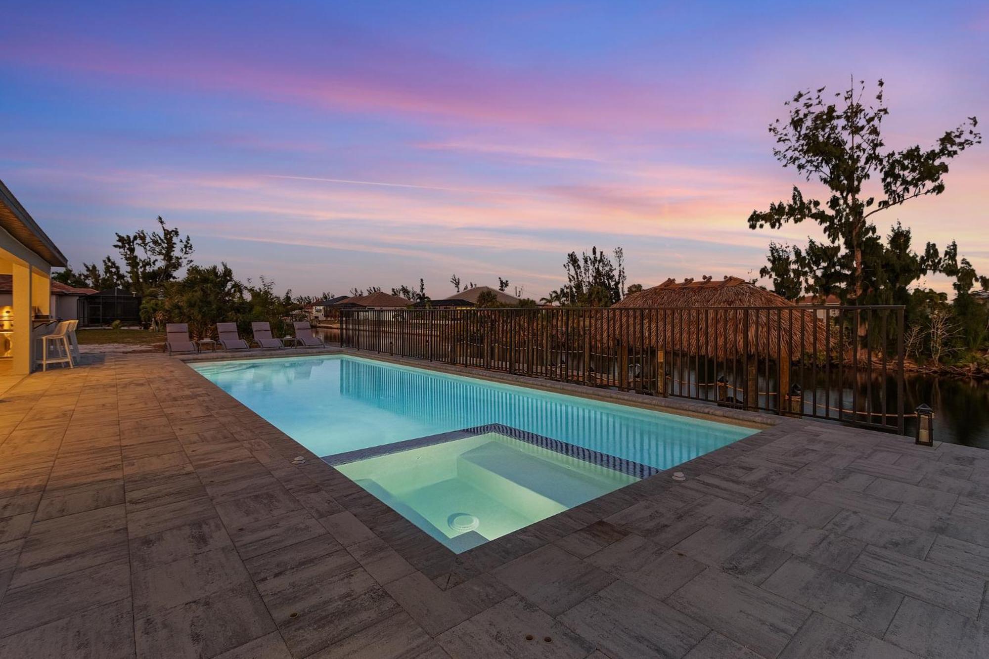 Impeccable Gulf Access, Dock W/tiki Bar, Outdoor Kitchen,and And And - Nautical Paradise Holiday home *