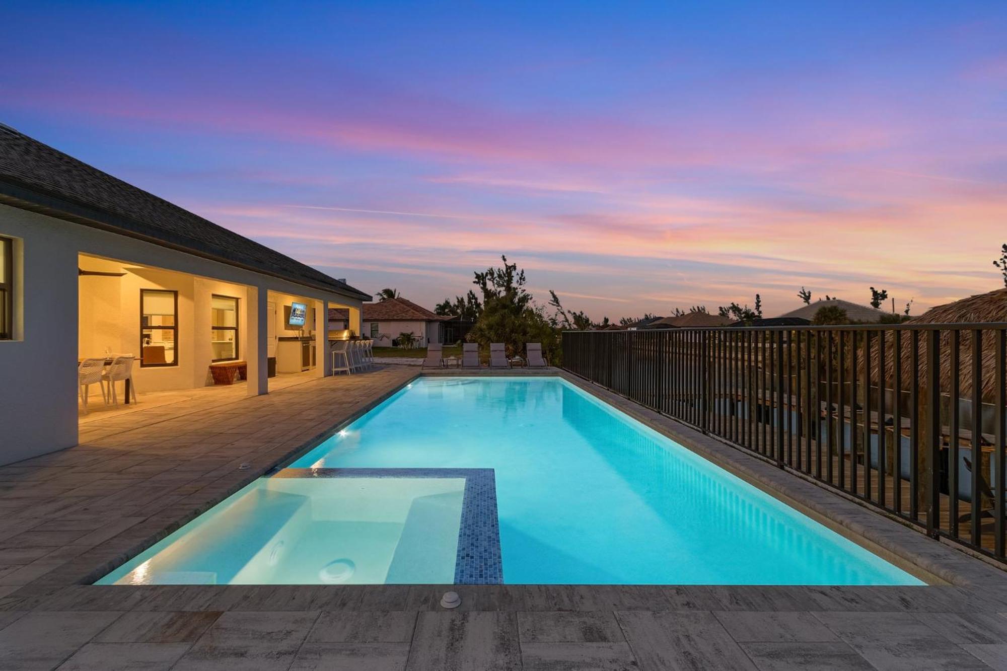 Impeccable Gulf Access, Dock W/tiki Bar, Outdoor Kitchen,and And And - Nautical Paradise