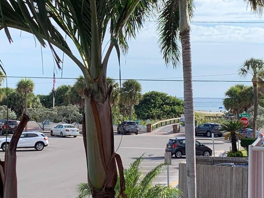 Gorgeous View Balcony With Heated Pool Apartment