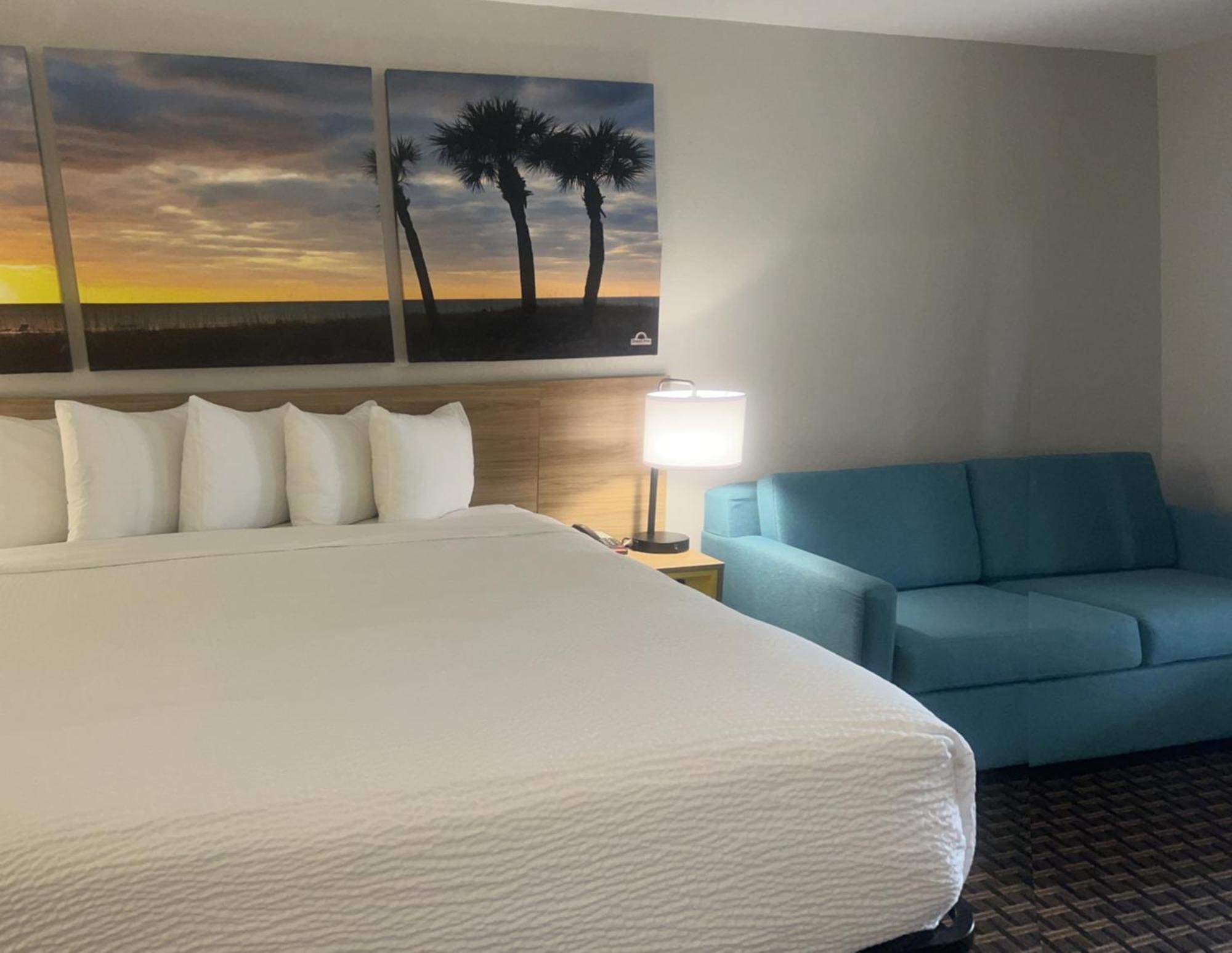 Hotel Days By Wyndham Town Center