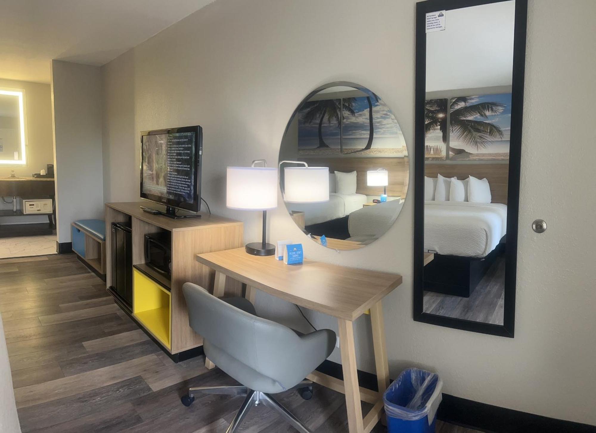 Hotel Days By Wyndham Town Center 3*