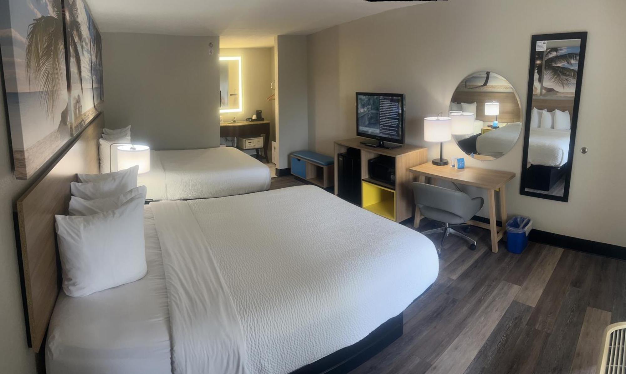 Days By Wyndham Town Center Hotel