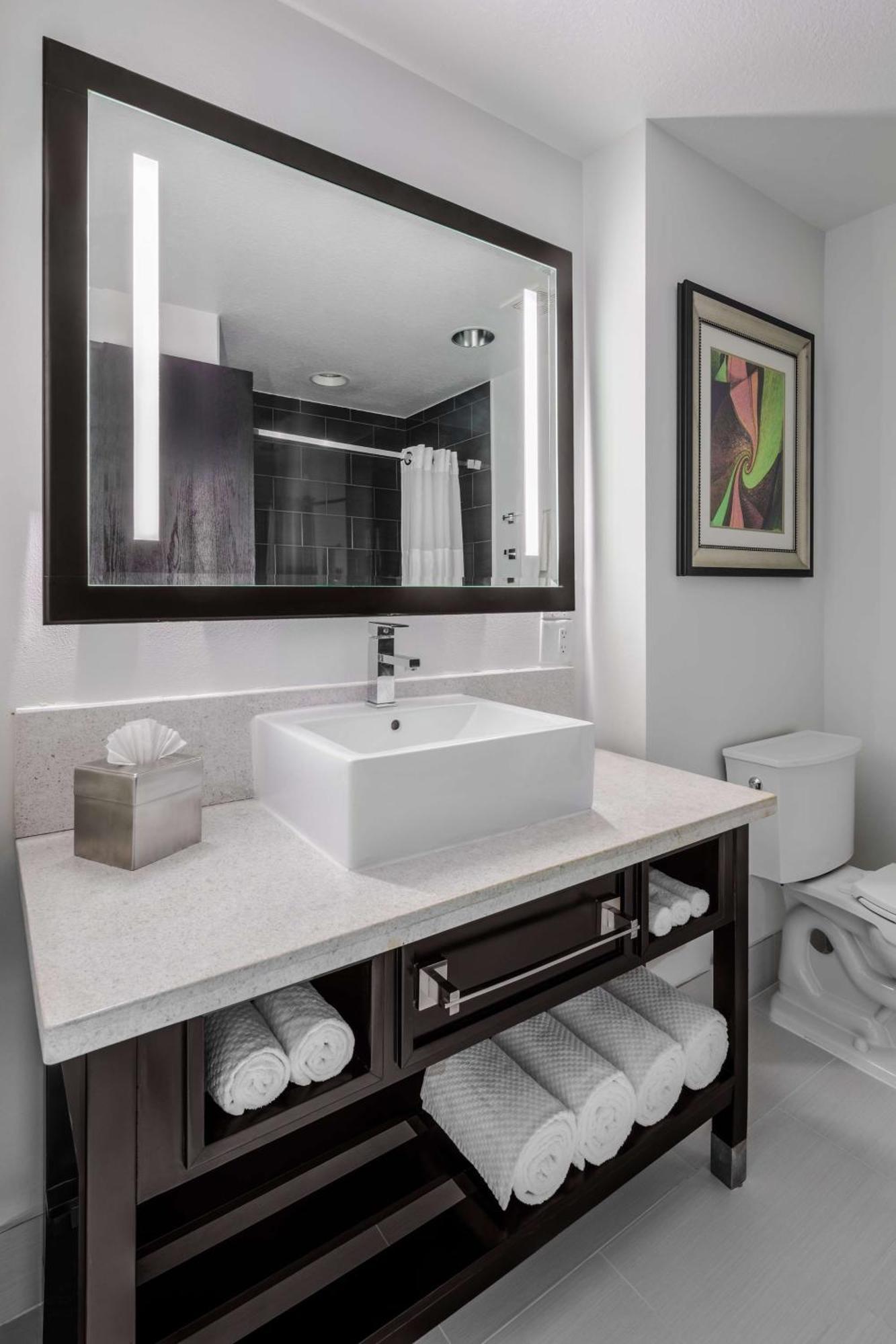 Hotel Doubletree By Hilton Bradenton Airport