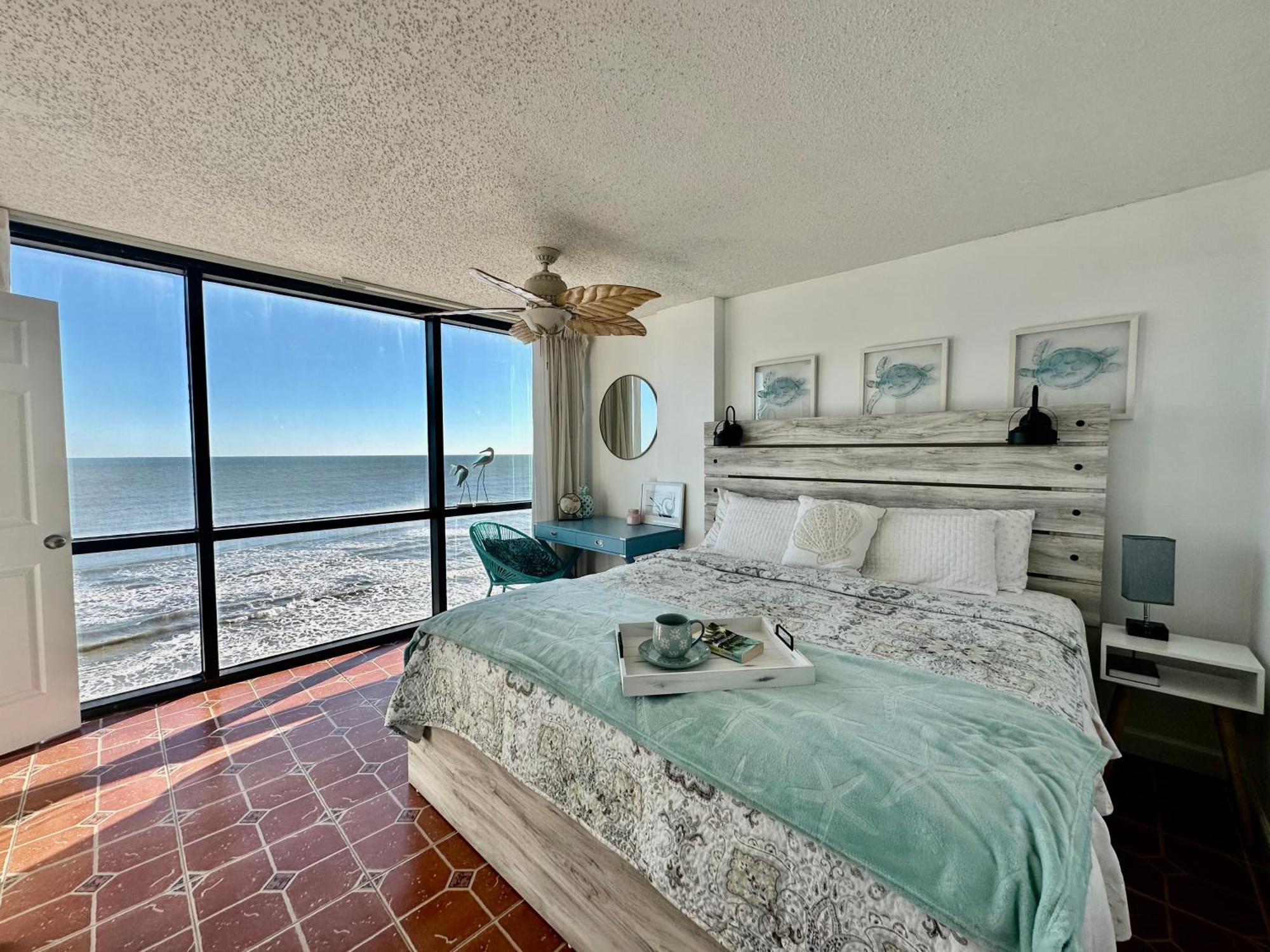 Beautiful Oceanfront Two Bedroom Apartment *
