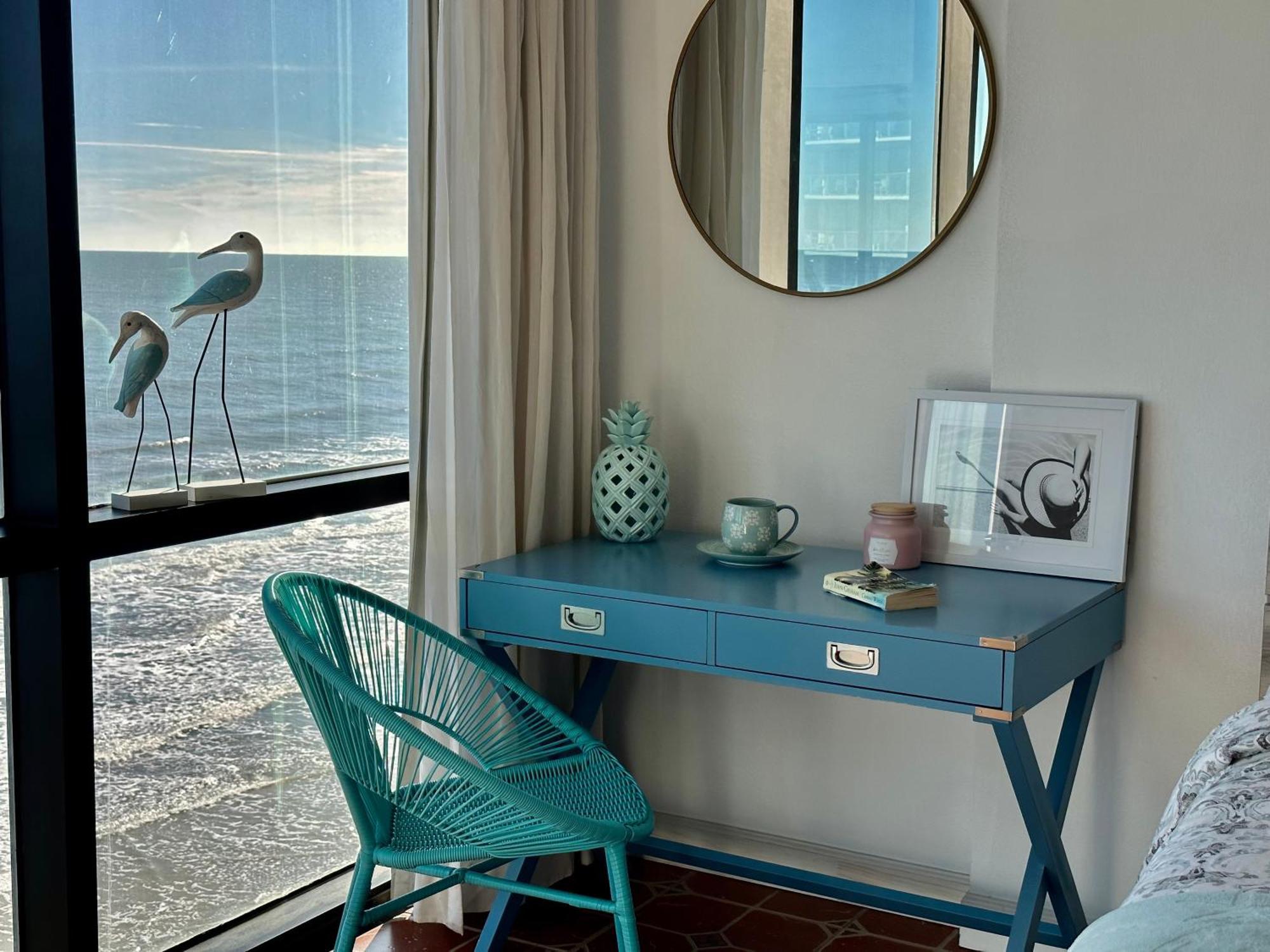 Beautiful Oceanfront Two Bedroom * Daytona Beach