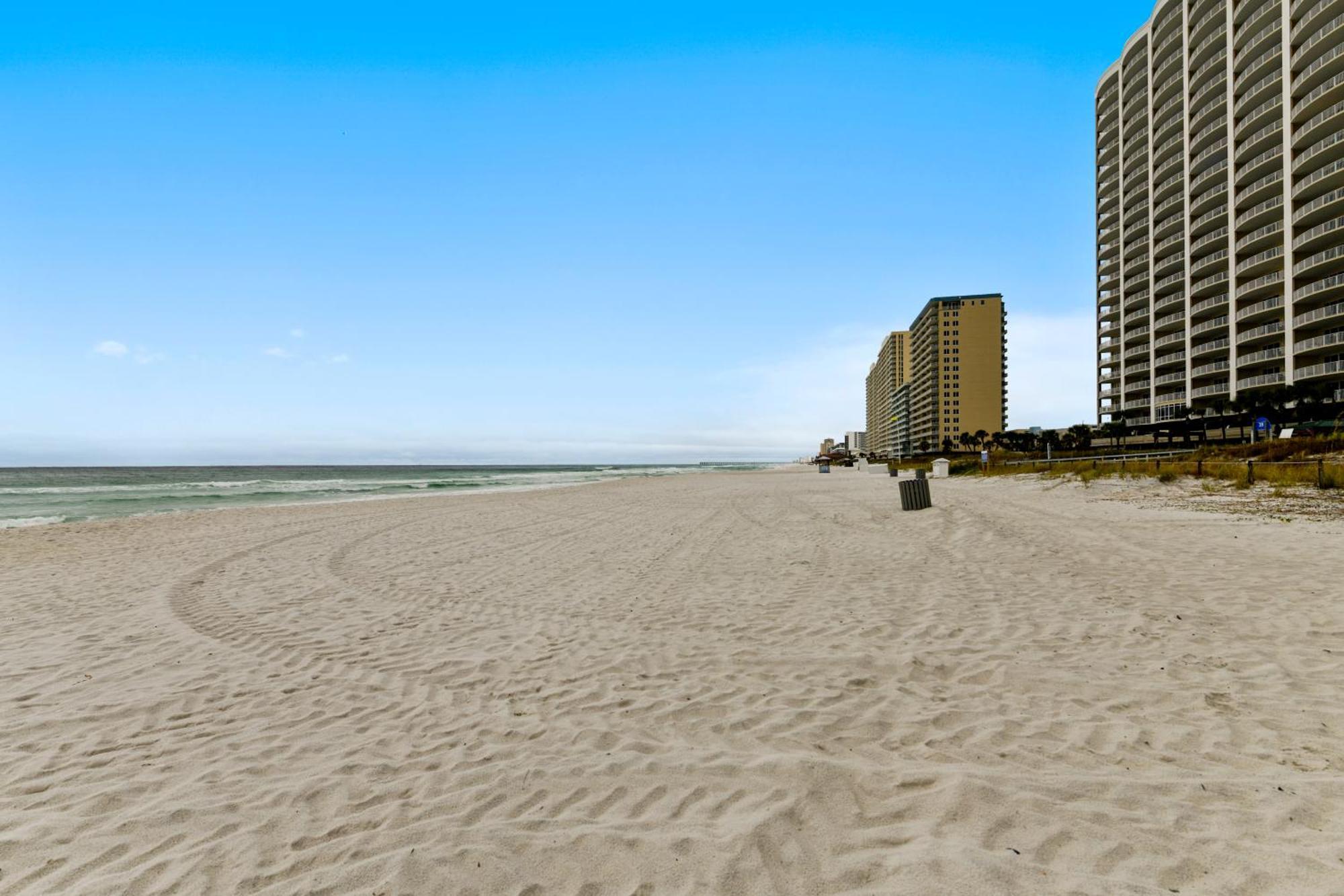 Holiday home Twin Palms #1605 By Book That