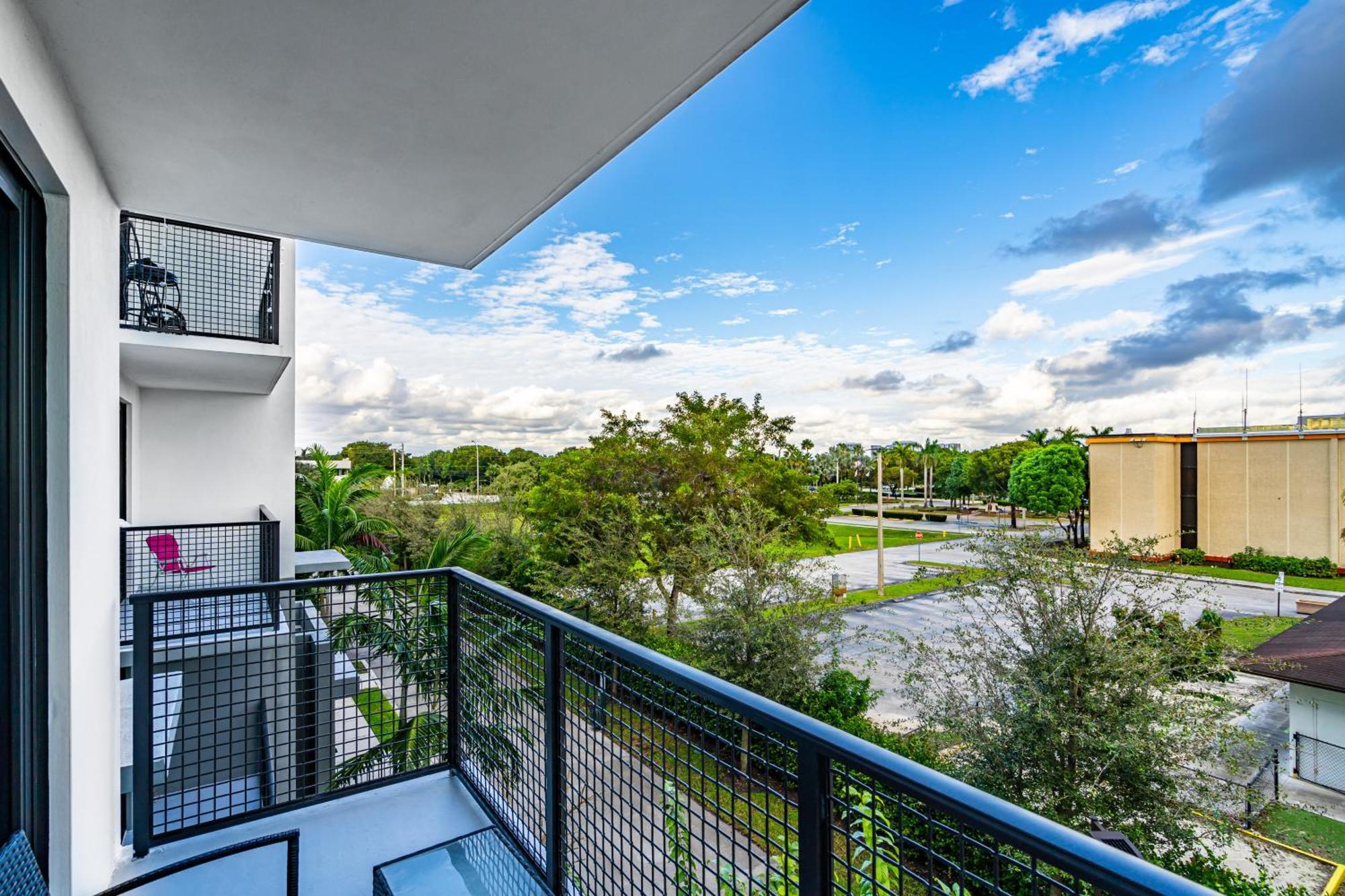 Modern 1 Bedroom In The Heart Of Downtown Doral