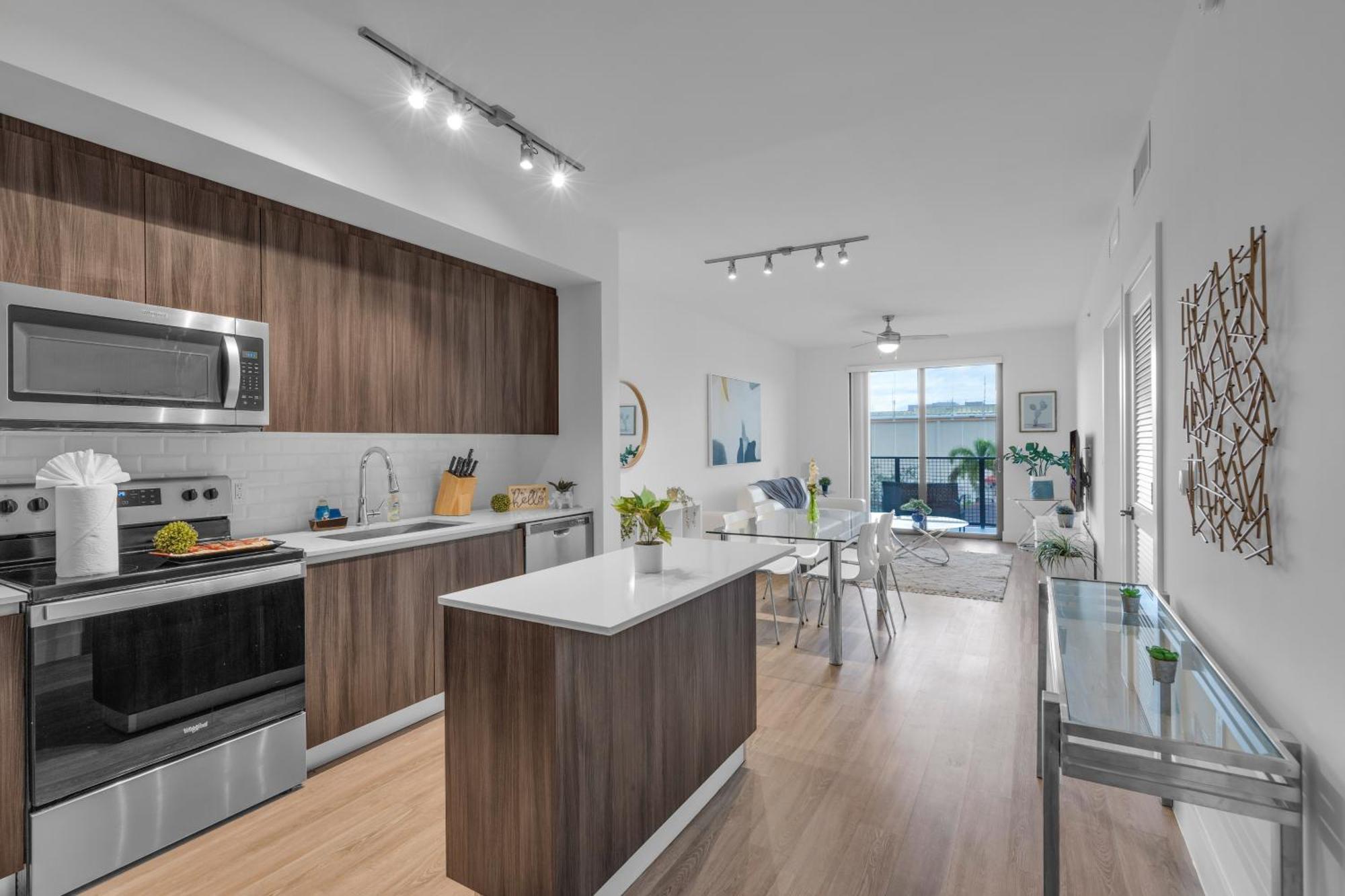Modern 1 Bedroom In The Heart Of Downtown Doral Apartment *
