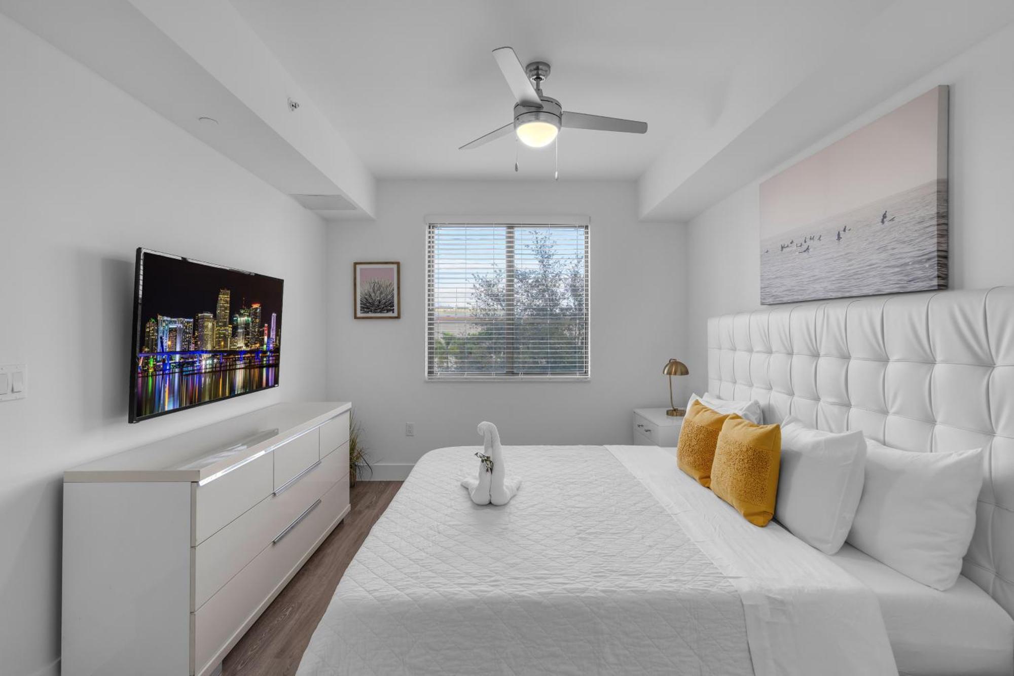 Modern 1 Bedroom In The Heart Of Downtown Doral Apartment