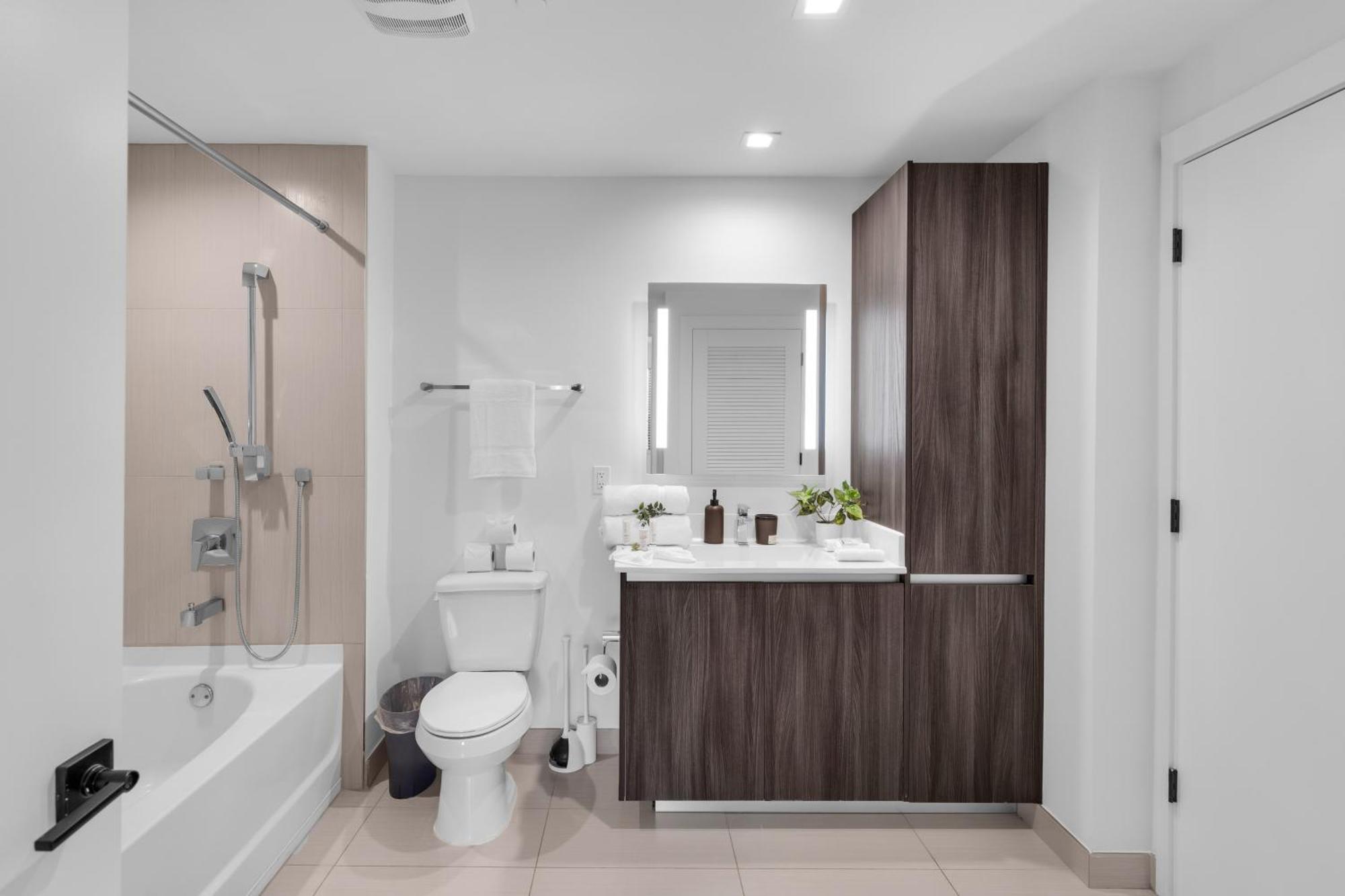 Apartment Modern 1 Bedroom In The Heart Of Downtown Doral