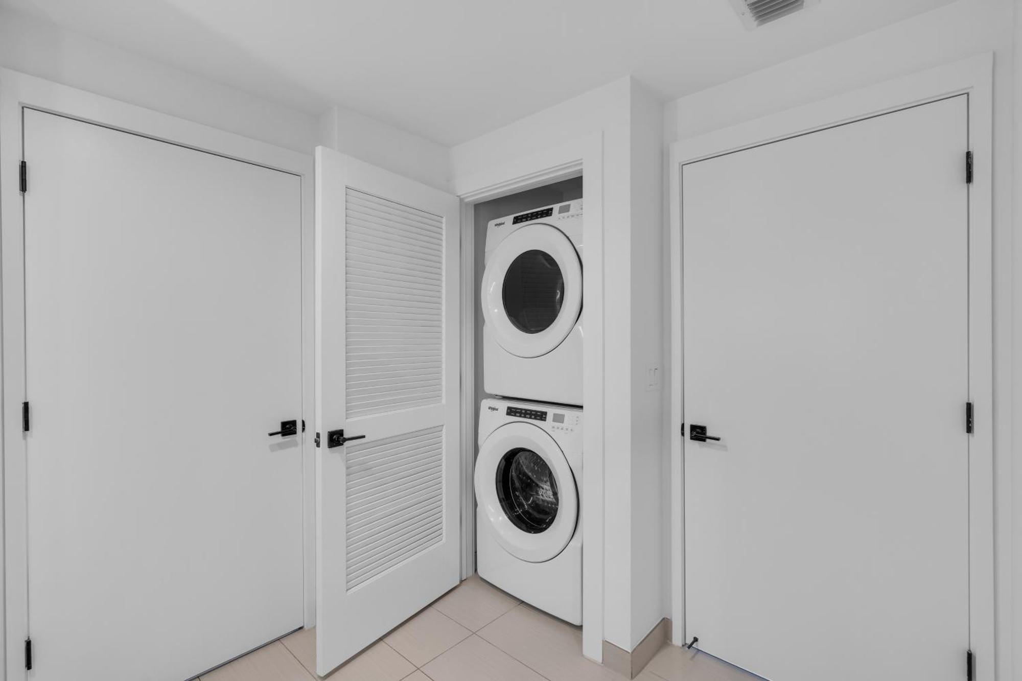 Modern 1 Bedroom In The Heart Of Downtown Doral Apartment