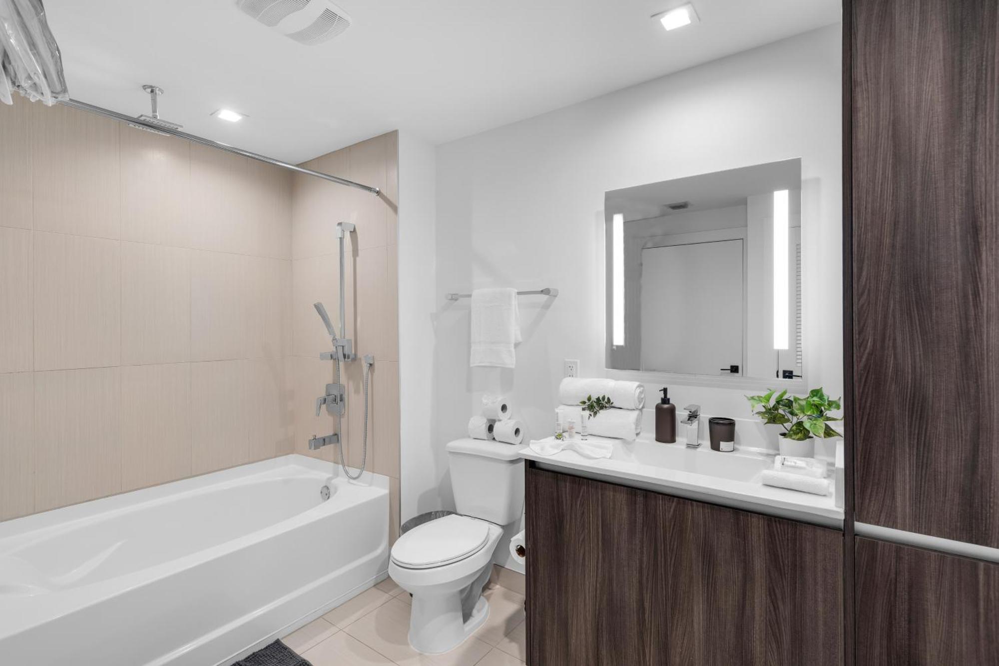 Modern 1 Bedroom In The Heart Of Downtown Doral Apartment *