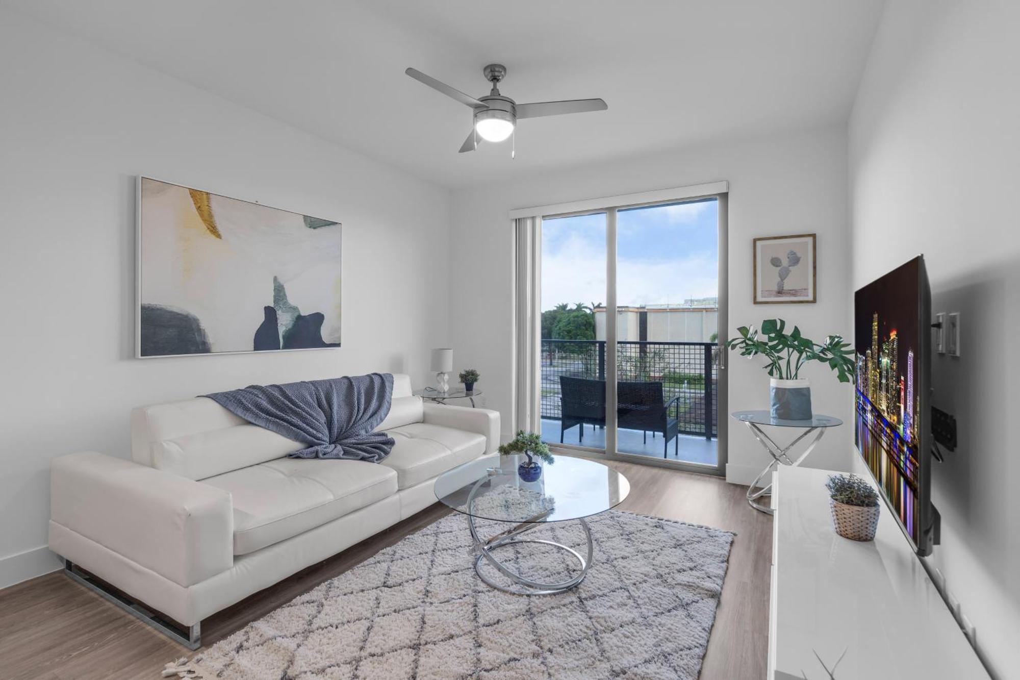 Modern 1 Bedroom In The Heart Of Downtown Doral Apartment