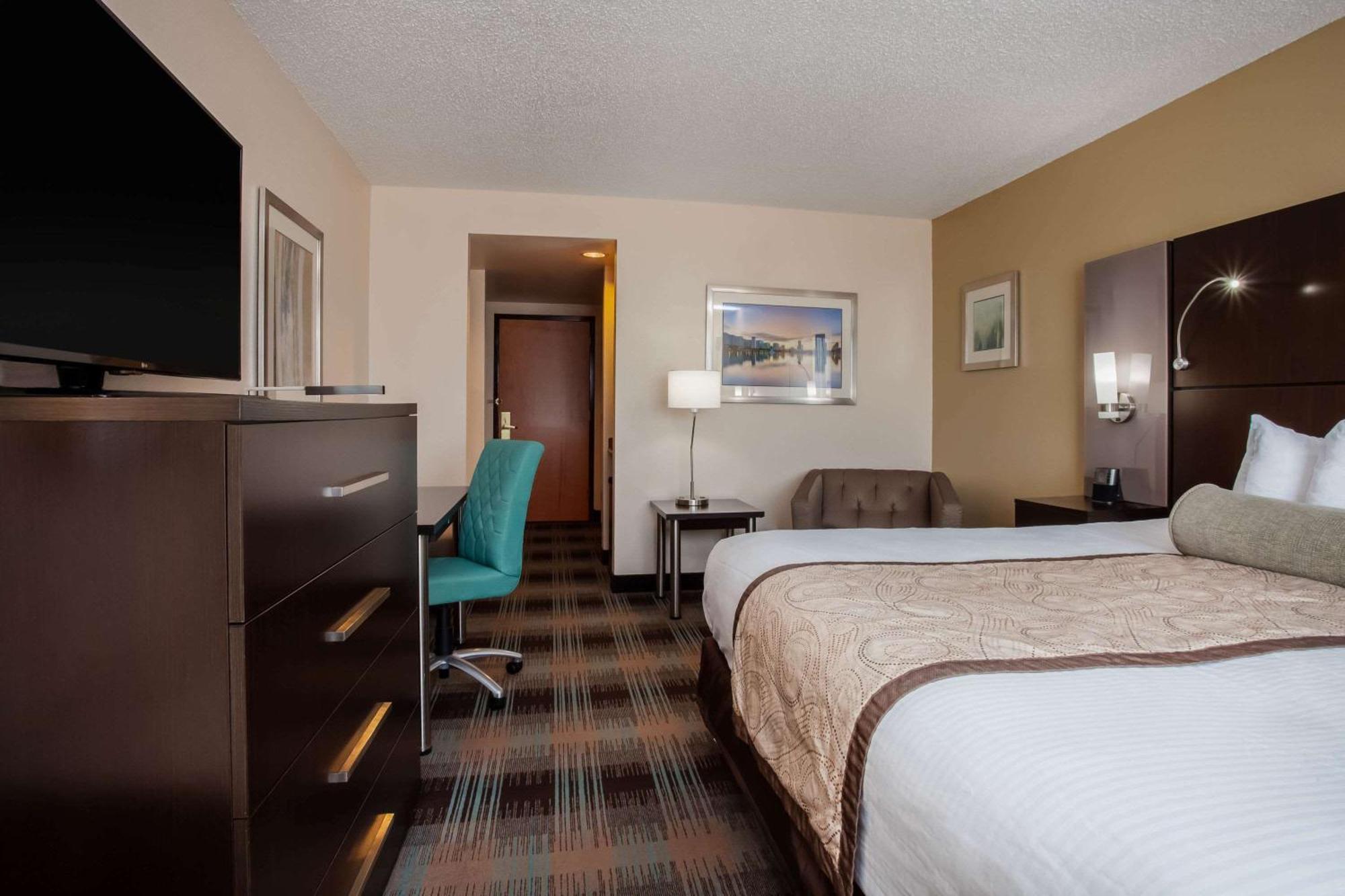 Hotel Wingate By Wyndham - International Airport- Free Hot Breakfast