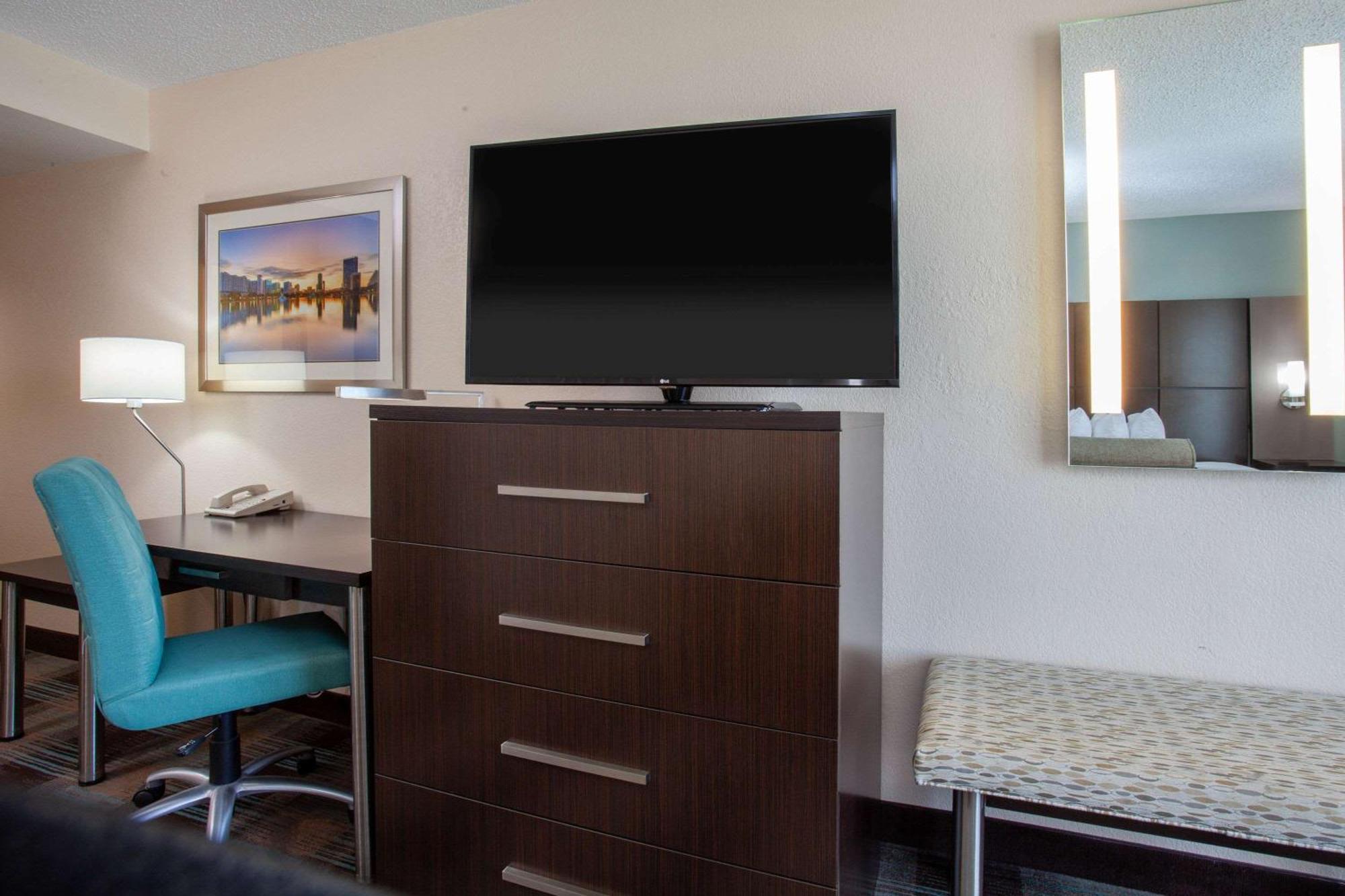 Wingate By Wyndham - International Airport- Free Hot Breakfast 3*