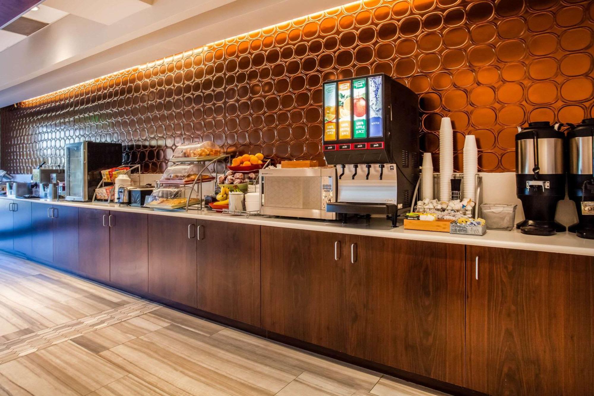 Wingate By Wyndham - International Airport- Free Hot Breakfast Hotel 3*