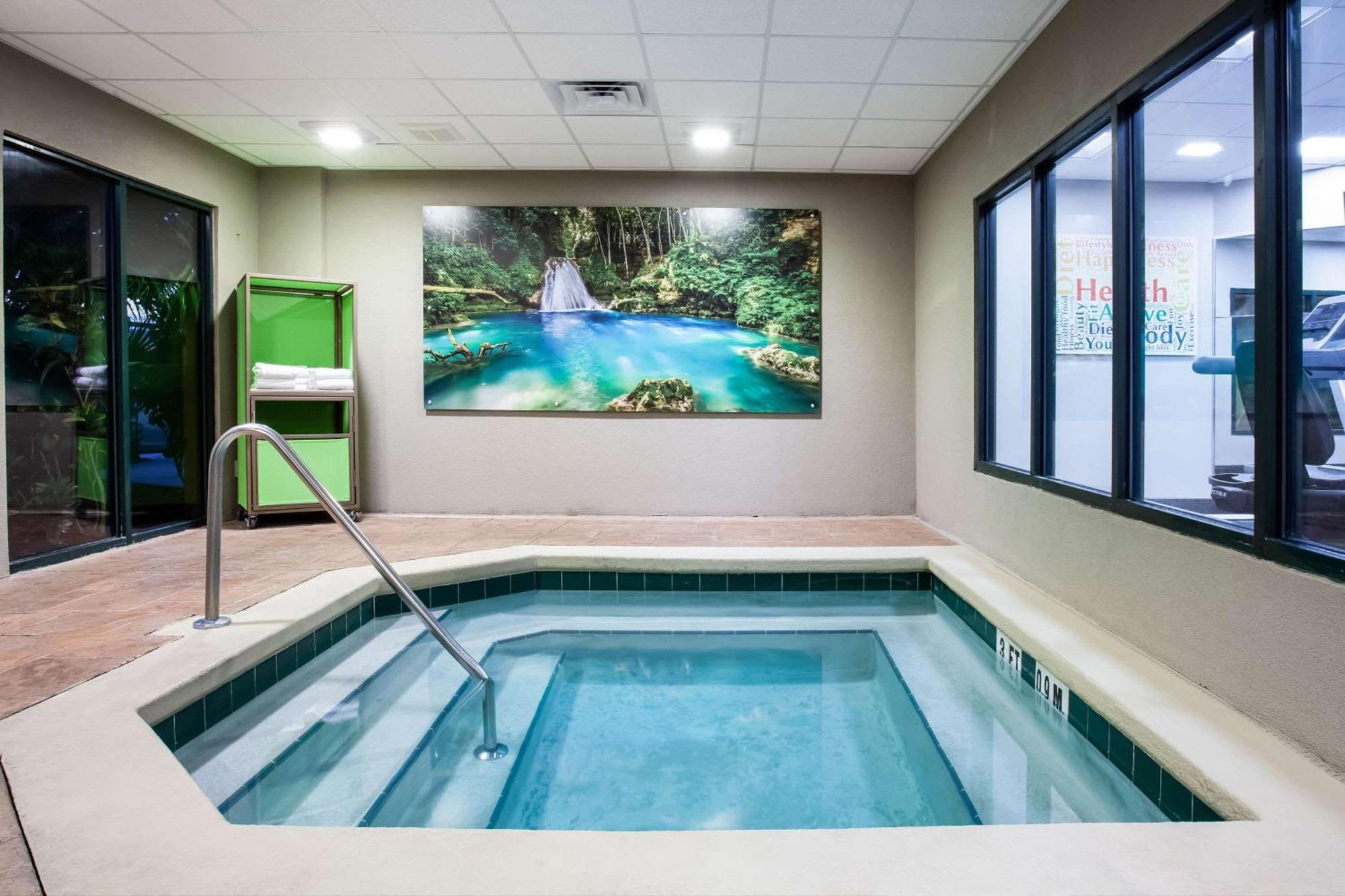 Wingate By Wyndham - International Airport- Free Hot Breakfast