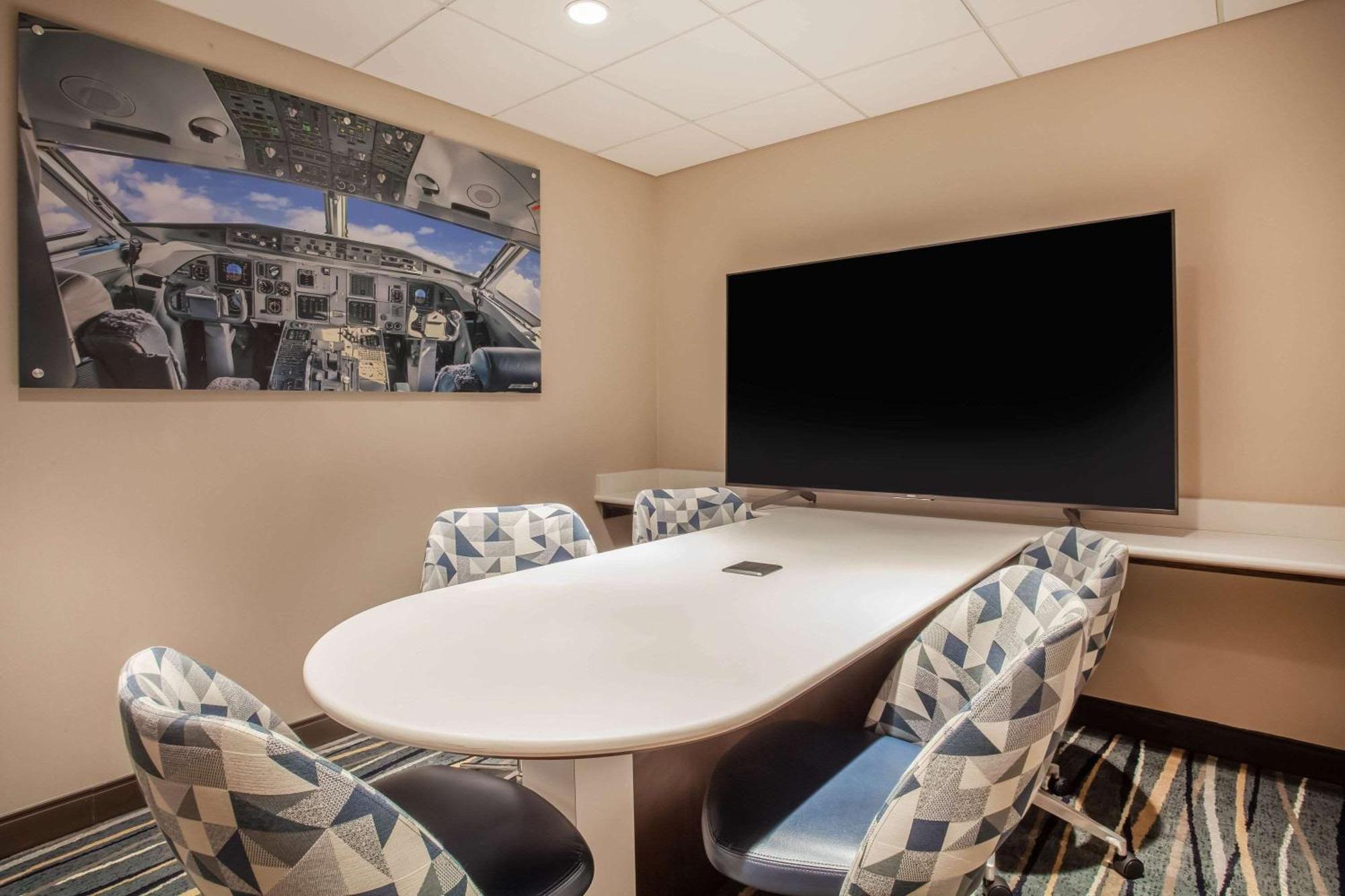 Wingate By Wyndham - International Airport- Free Hot Breakfast Hotel 3*