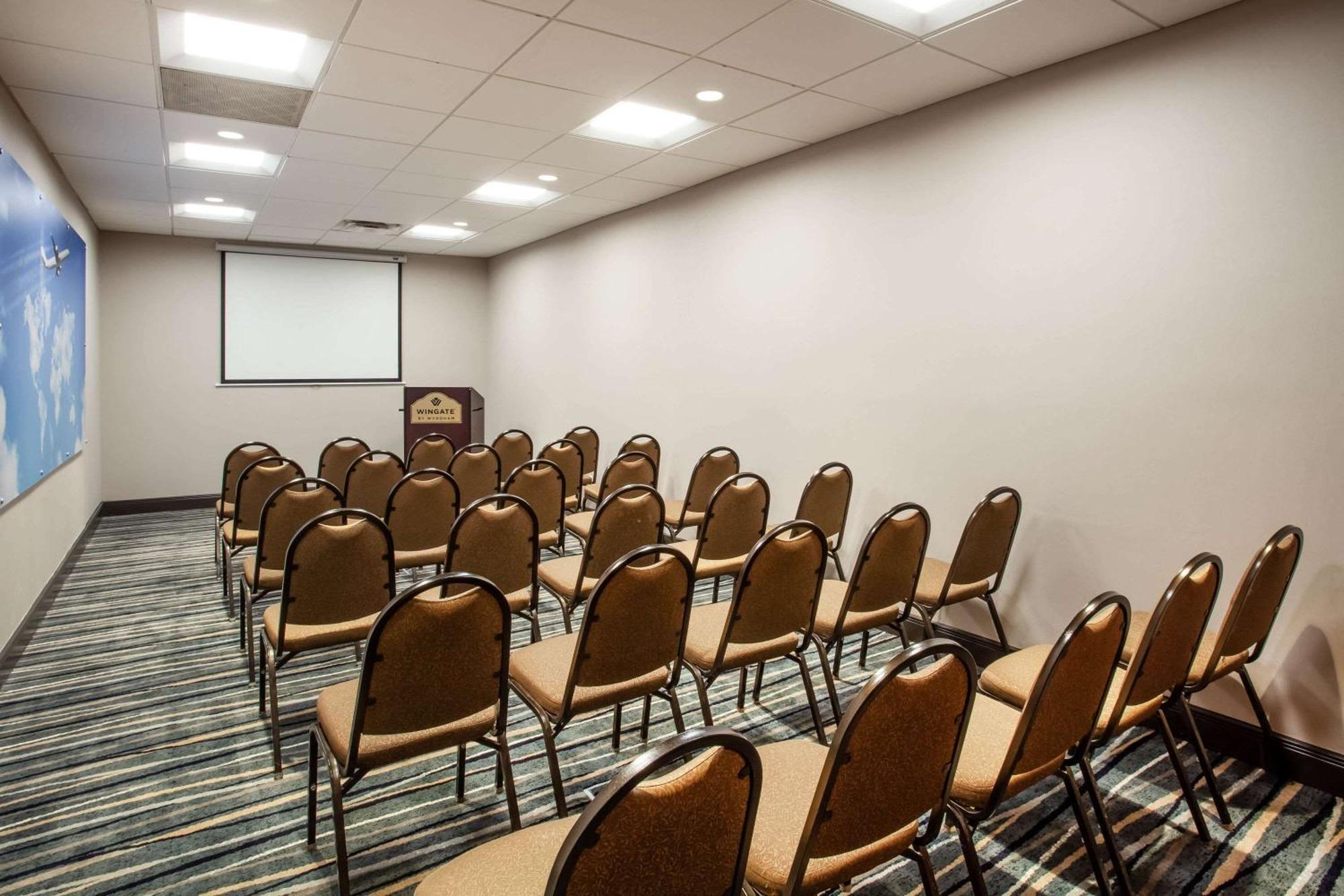 Wingate By Wyndham - International Airport- Free Hot Breakfast