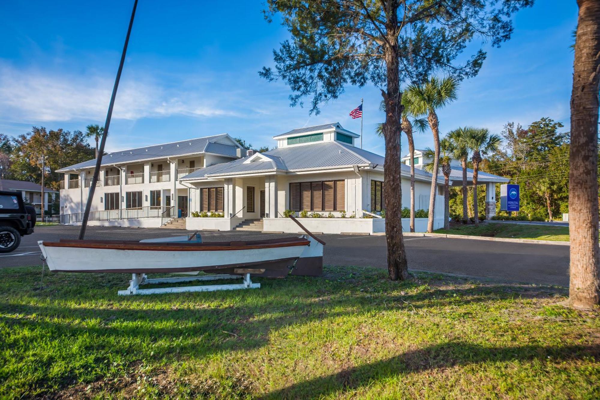 Resort Paddletail Waterfront Lodge, Trademark Collection By Wyndham
