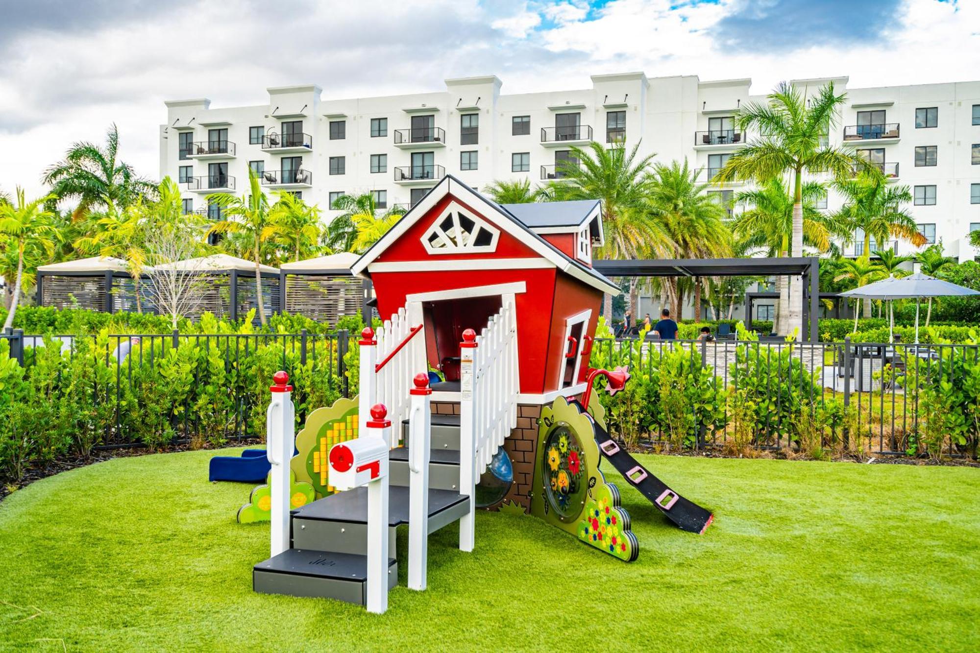Amazing 2 Bedroom Unit In Doral Miami With Free Parking